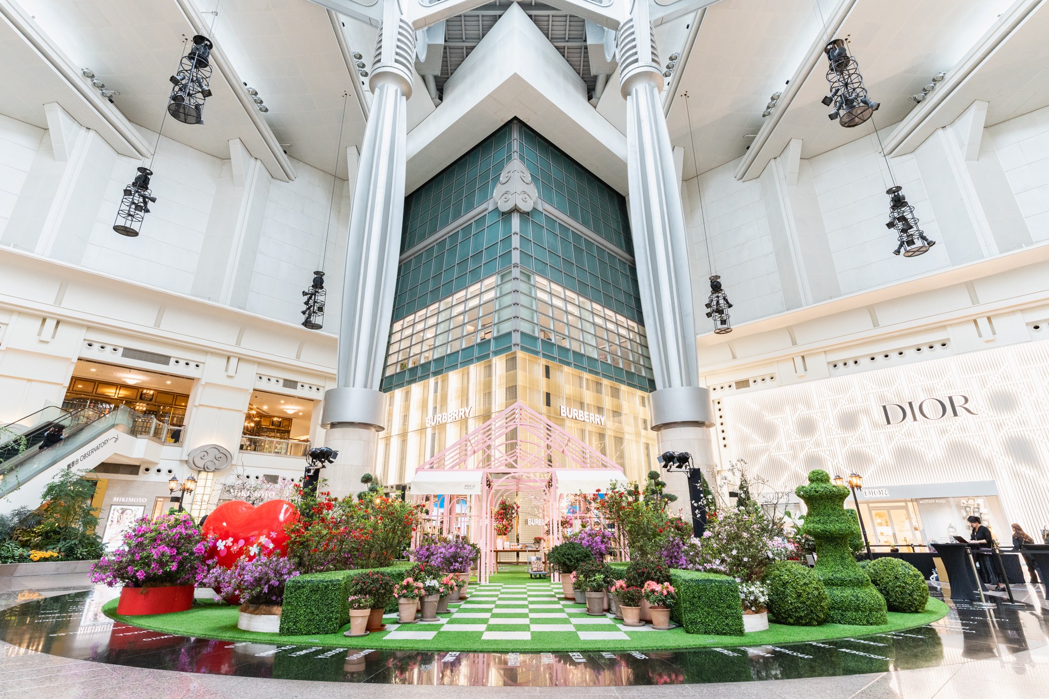 新北市府、花農、青農、藝術家與企業齊心協力，讓新北花卉與青農產品站上世界級舞台，展現農業未來的無限可能