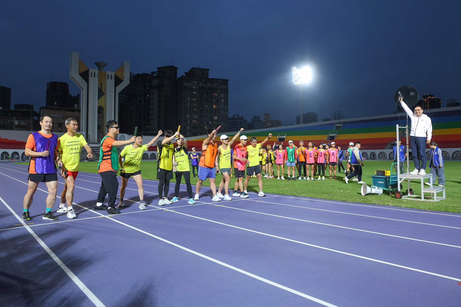  侯友宜鳴槍為彩虹看臺開箱接力賽揭開序幕 以實際行動支持運動平權