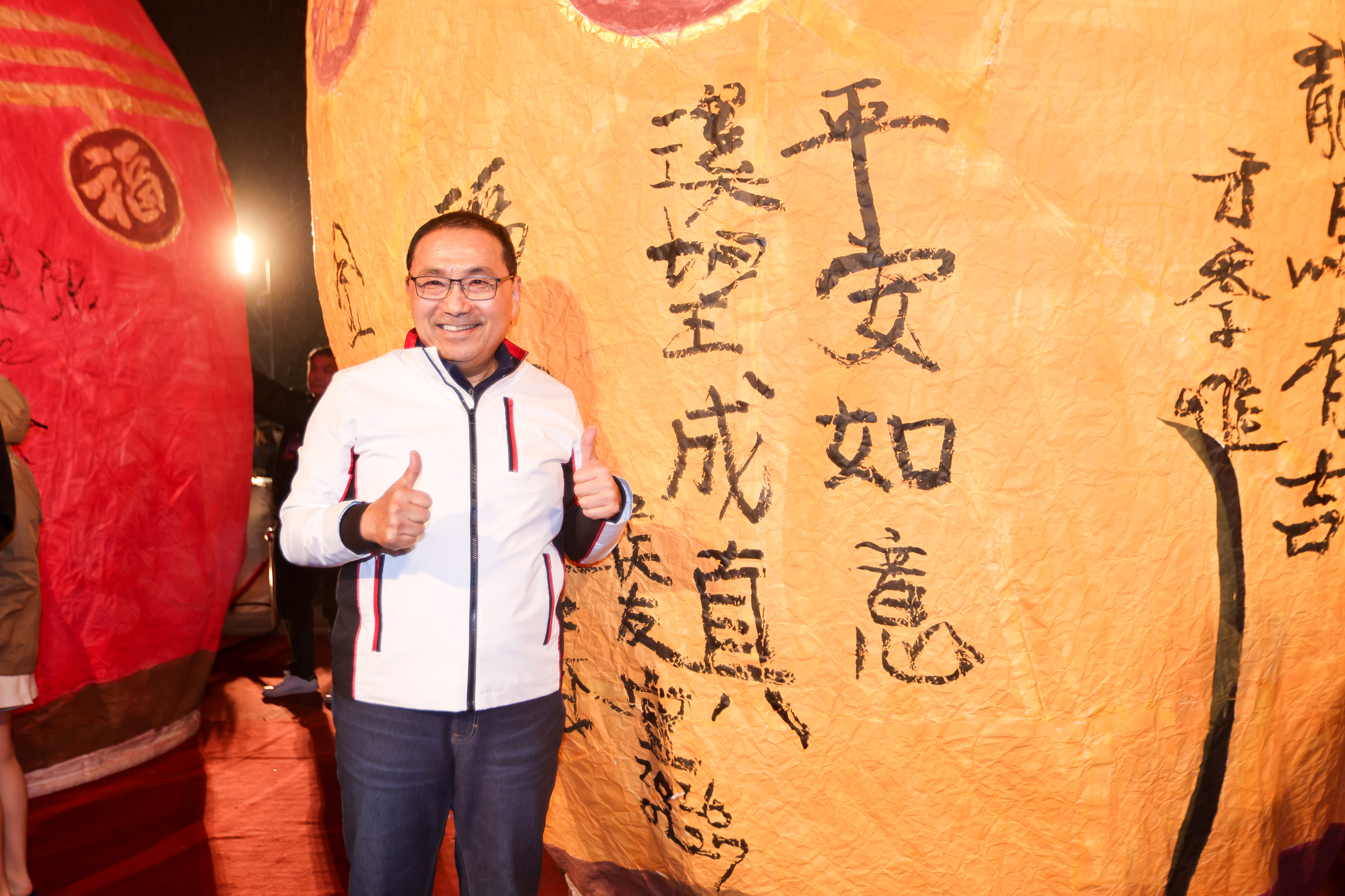 侯友宜題字「平安如意 溪望成真」，祝福大家新的一年迎來滿滿福氣！