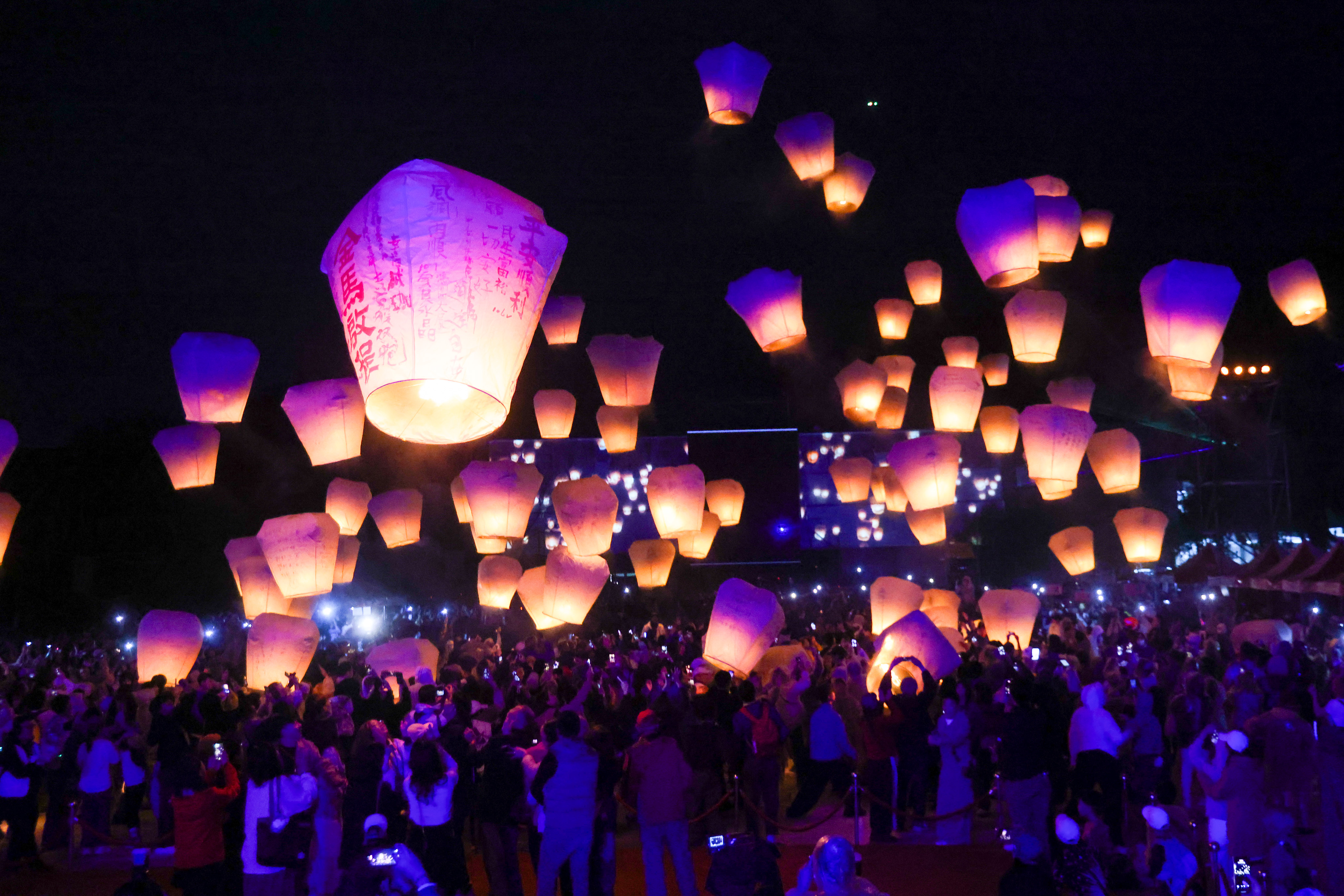 侯友宜感謝國內外民眾共襄盛舉，透過天燈施放替家人及市民祈願，也把祝福傳遞到世界各地，讓更多人感受新北滿滿的人情味與文化底蘊。