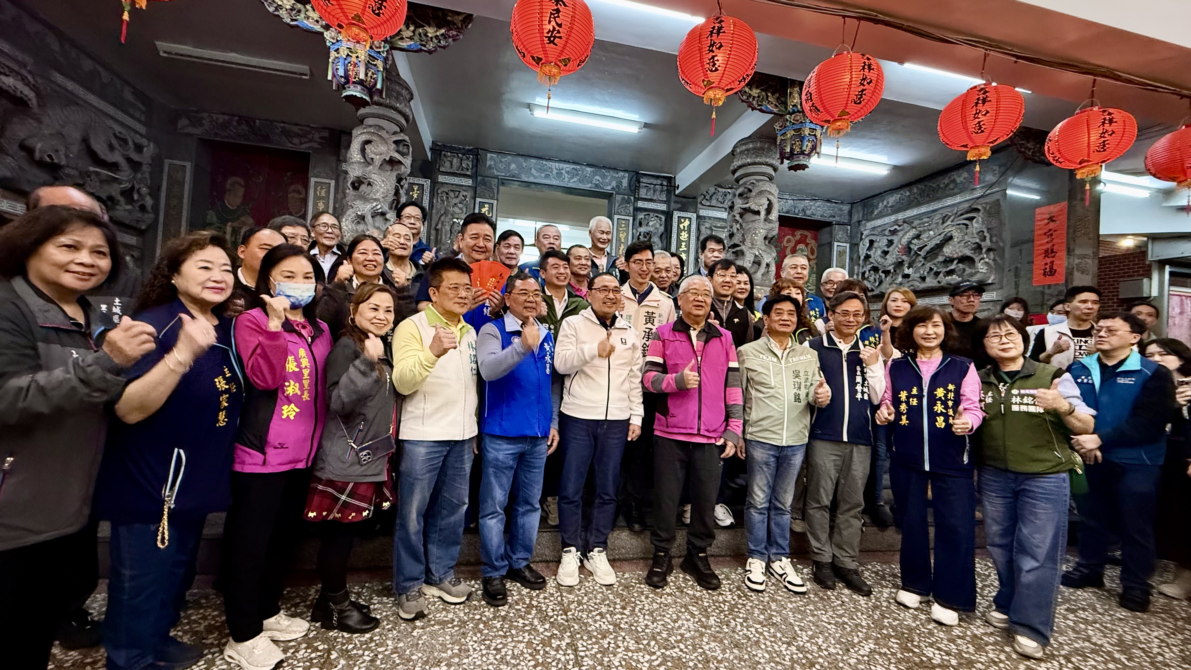 市長與土城三元宮及里長合影