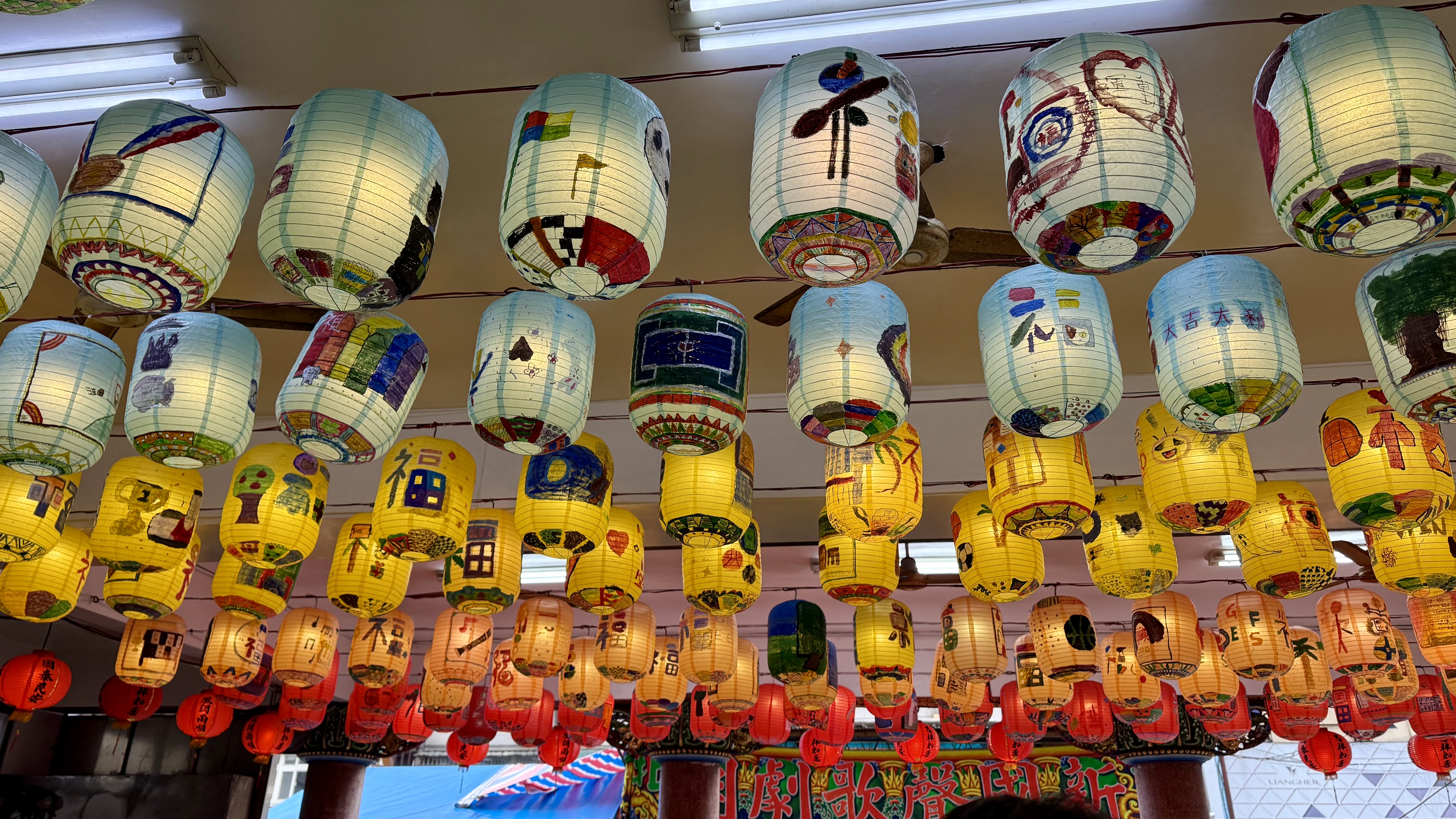 18:59 翁美惠 圖片 18:59 翁美惠 三元宮與廣福國小合辦「迎新祈福花燈暨春聯展」，將展至元宵節，歡迎大家蒞臨參觀。