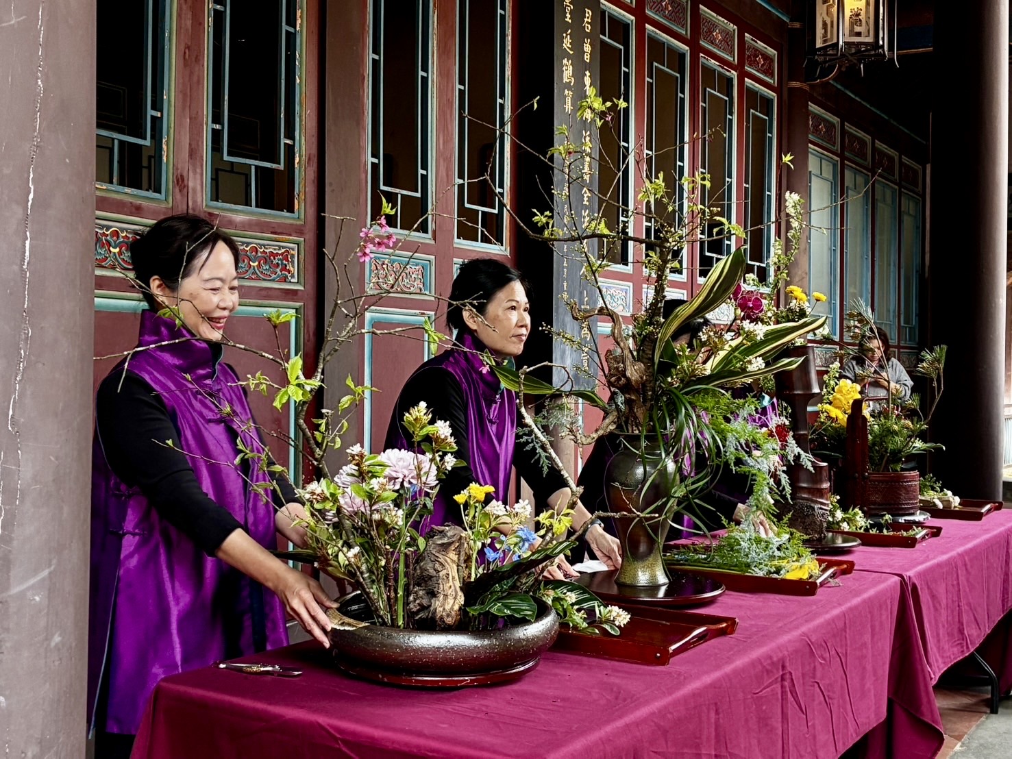 開幕現場邀請專業師資現場示範，展現花藝美學與生活文化交融的雅韻。