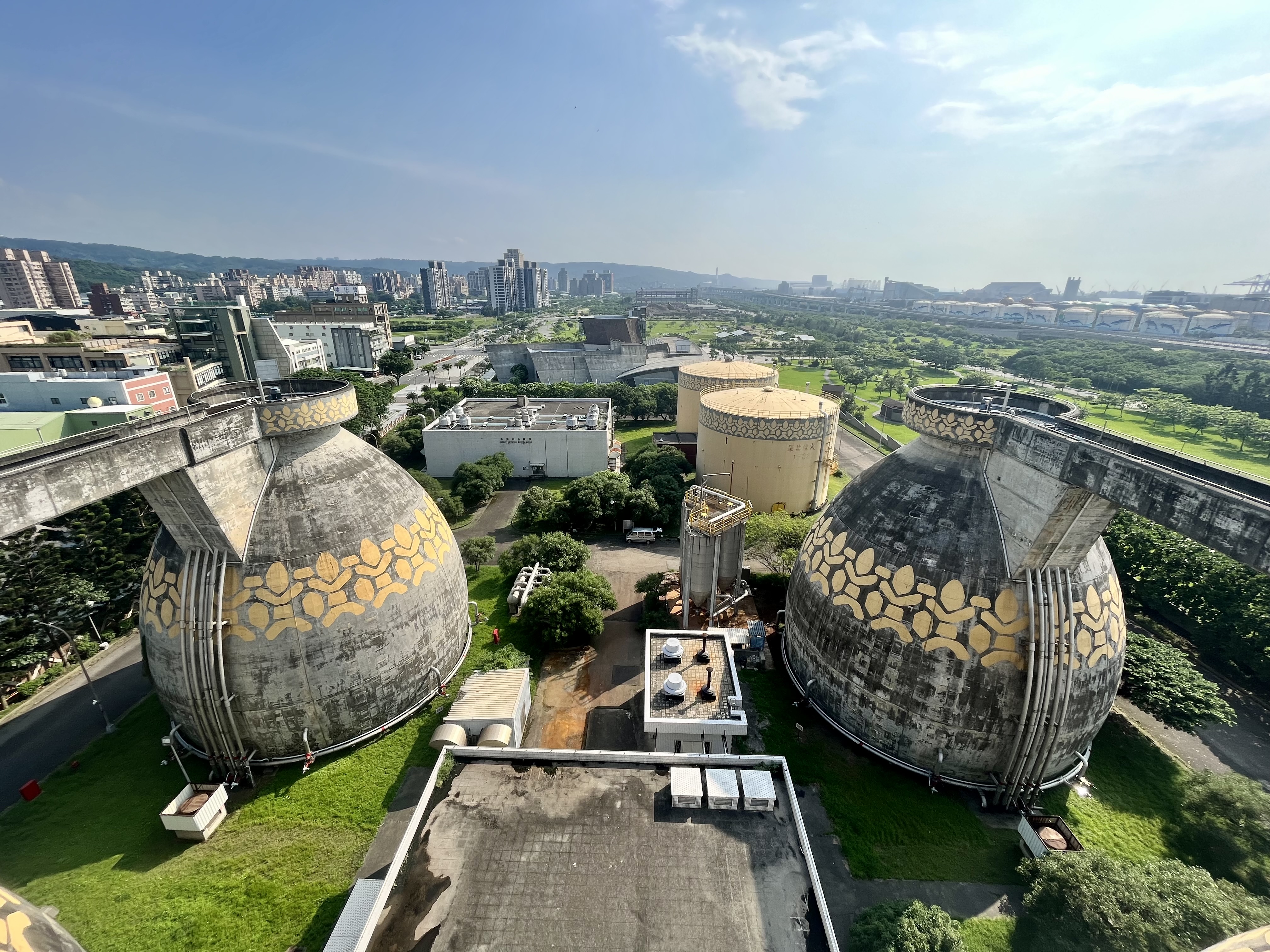 八里污水處理廠處理大臺北地區的生活污水目前已達每日約130萬噸