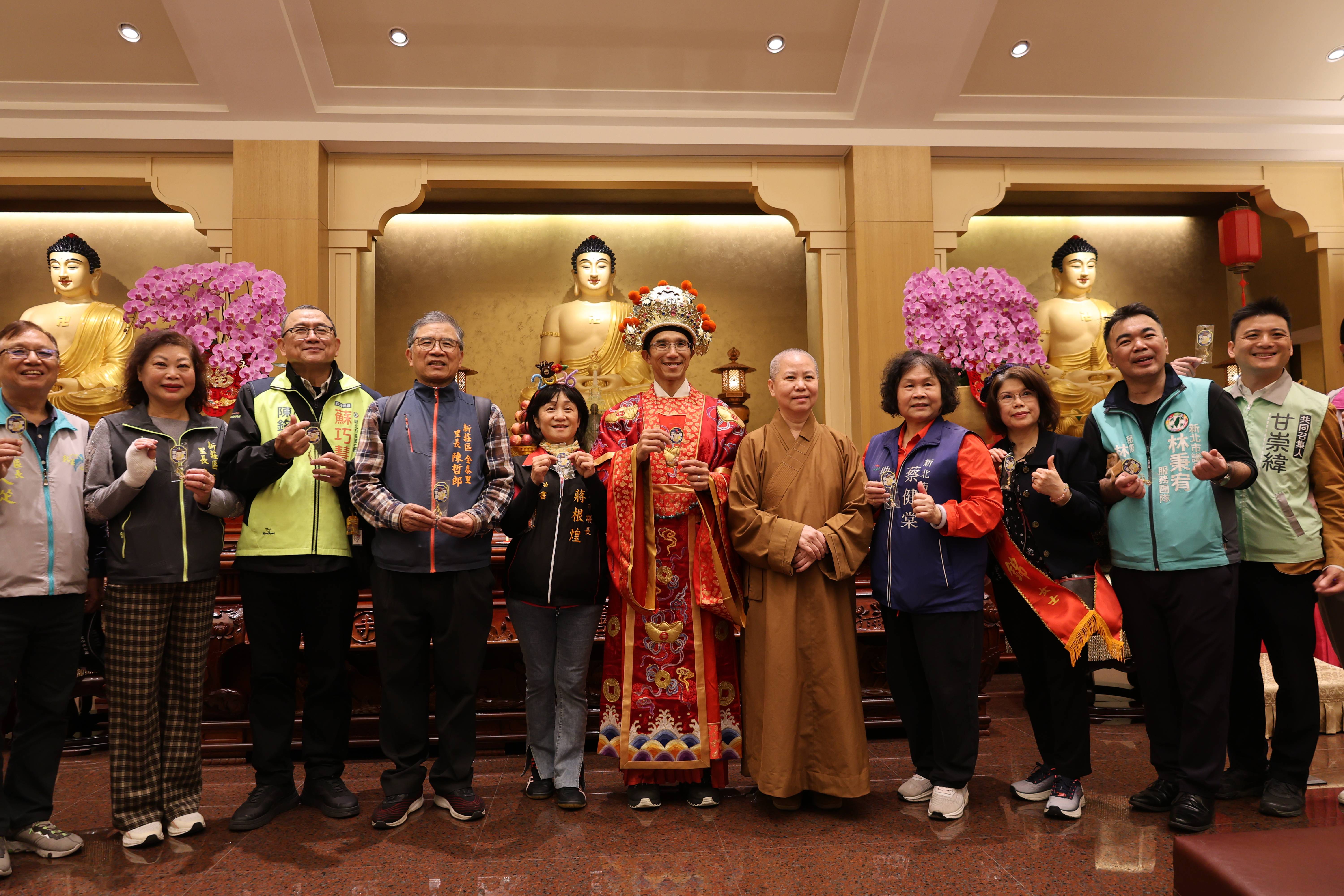 區長及擇善寺師父大合影