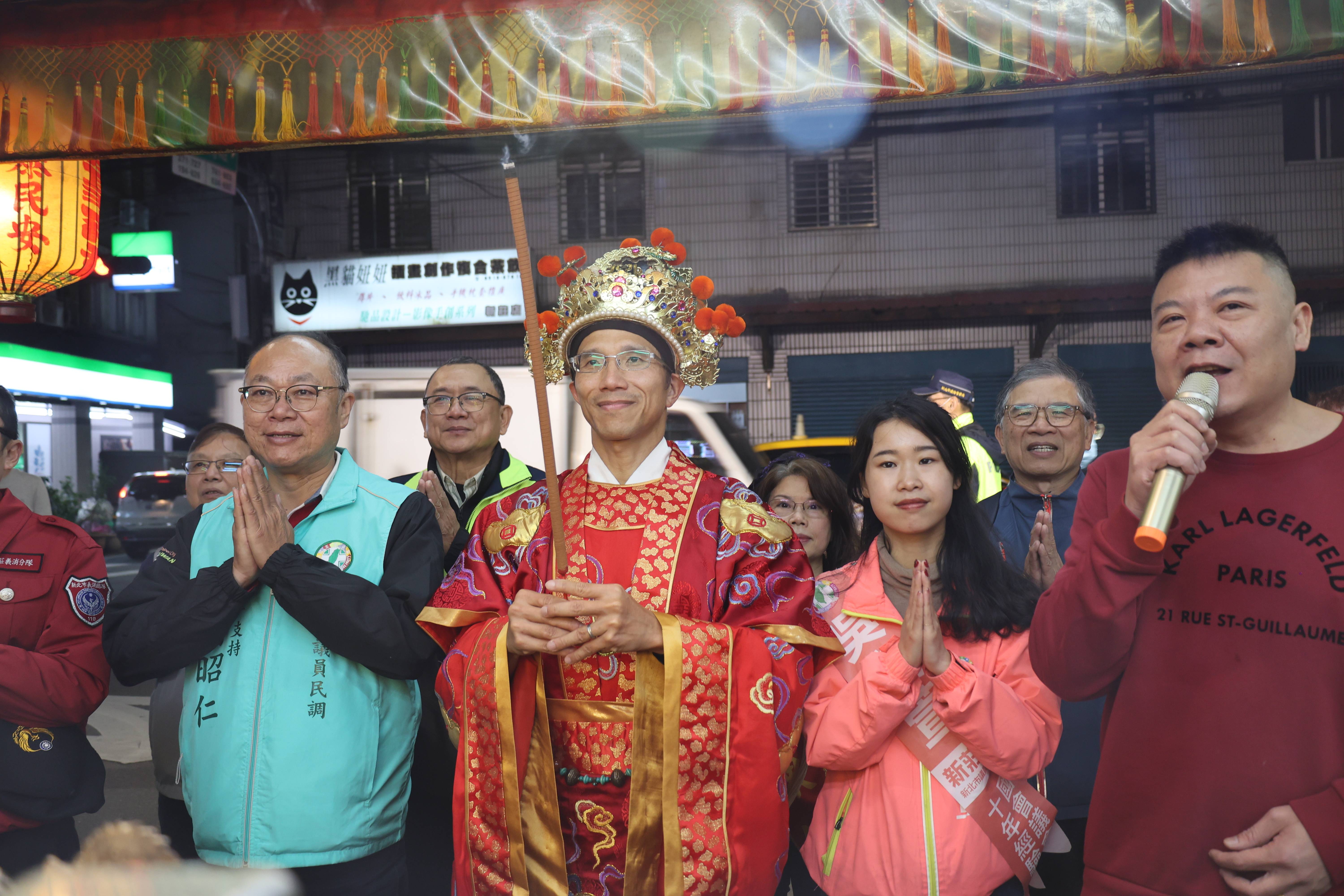 新莊忠義館參拜祈福