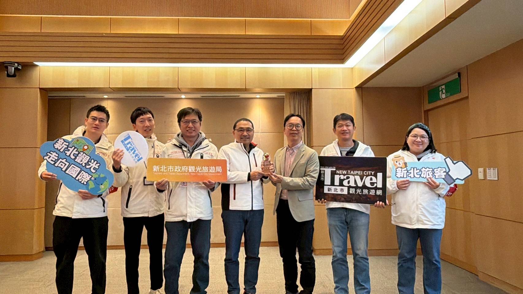  新北旅宿管理績效勇奪「特優」。侯友宜市長勉勵同仁再接再厲，帶動新北觀光競爭力。