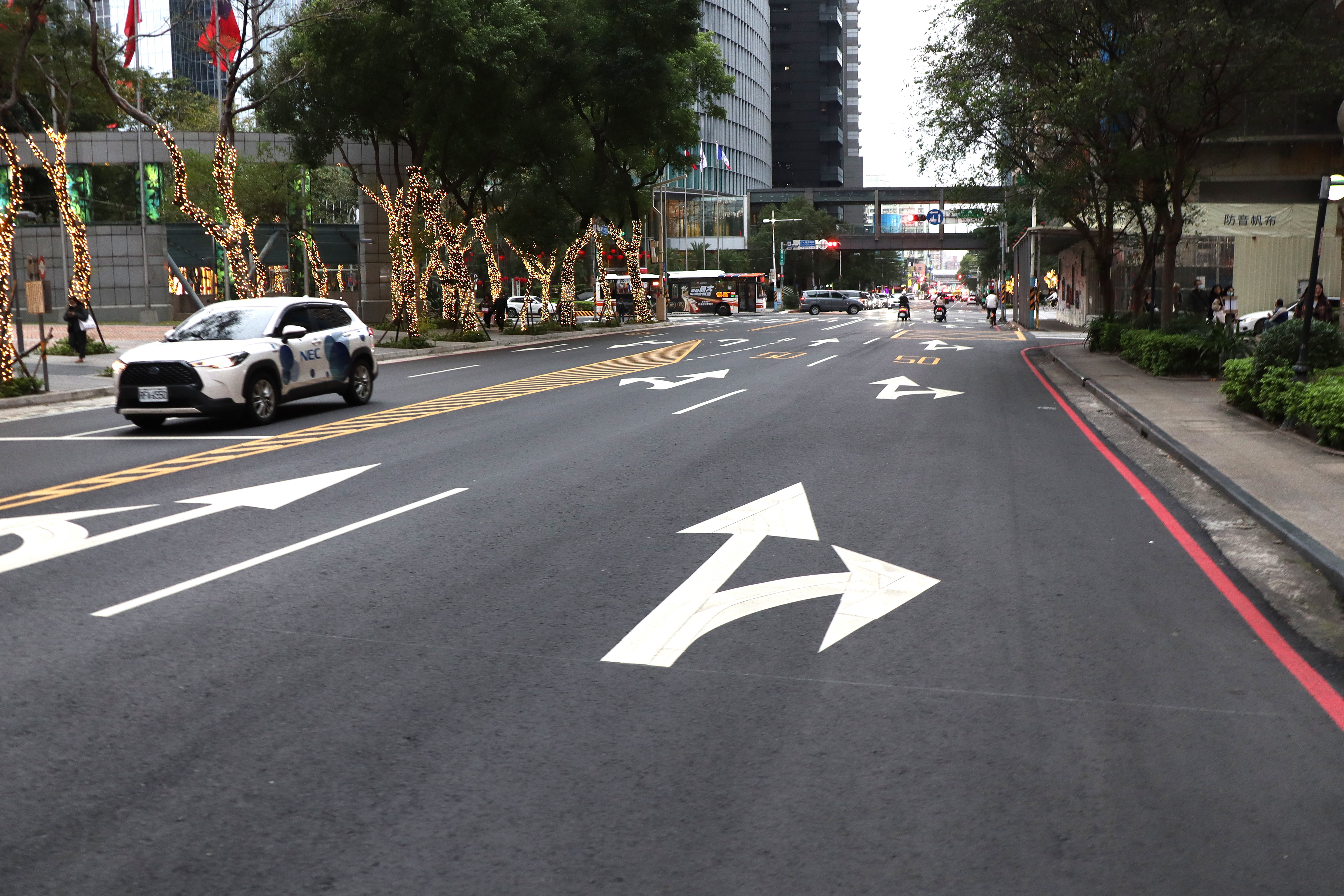 新北市既成道路土地競購自即日起開放申請至8月31日止，補償條件再優化，保障長期持有的地主權益。圖為都市計畫道路示意圖。