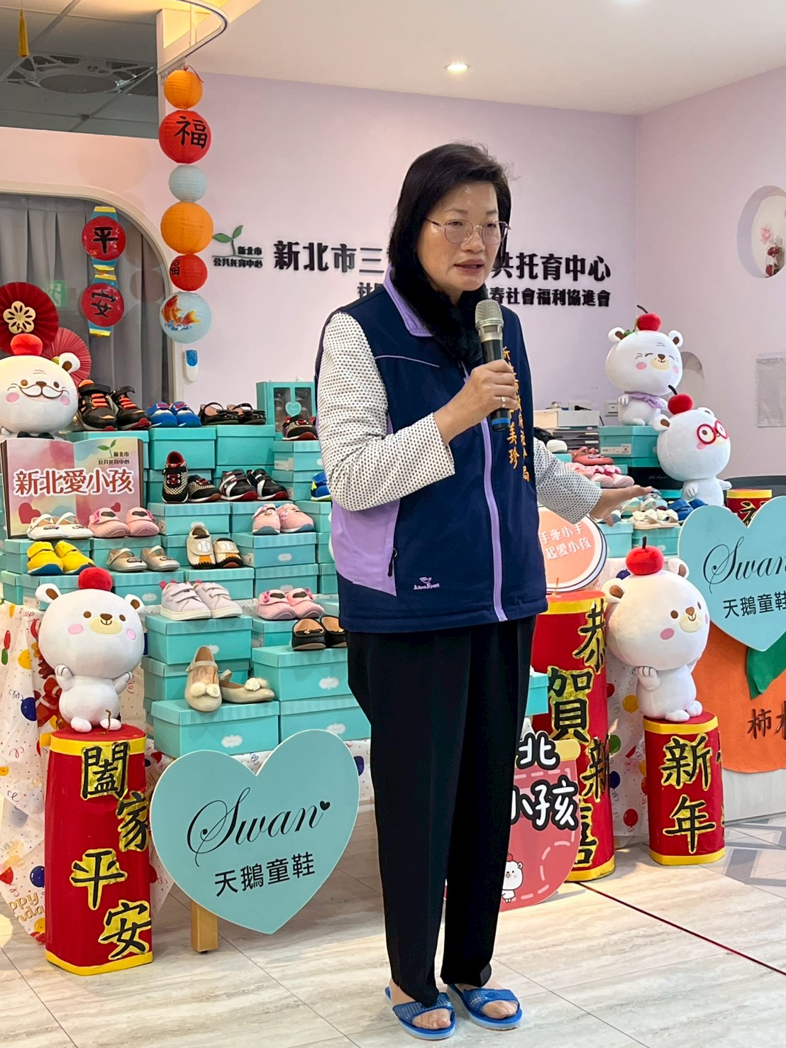  社會局長李美珍表示，新北家外托育率為45％，大大紓解家長育兒壓力。