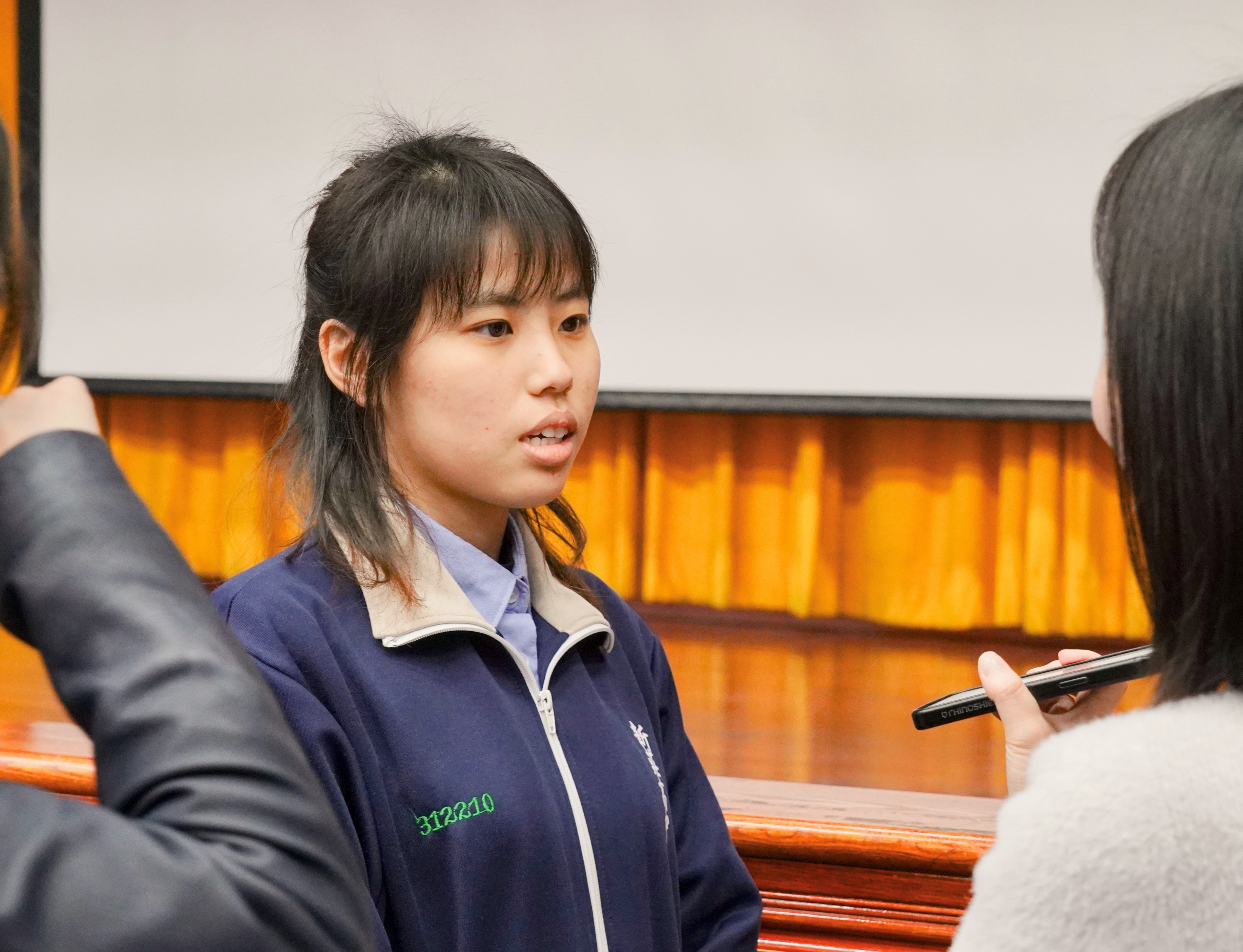 201班李沅蓁同學很期待今天的演講，事前做了很多功課