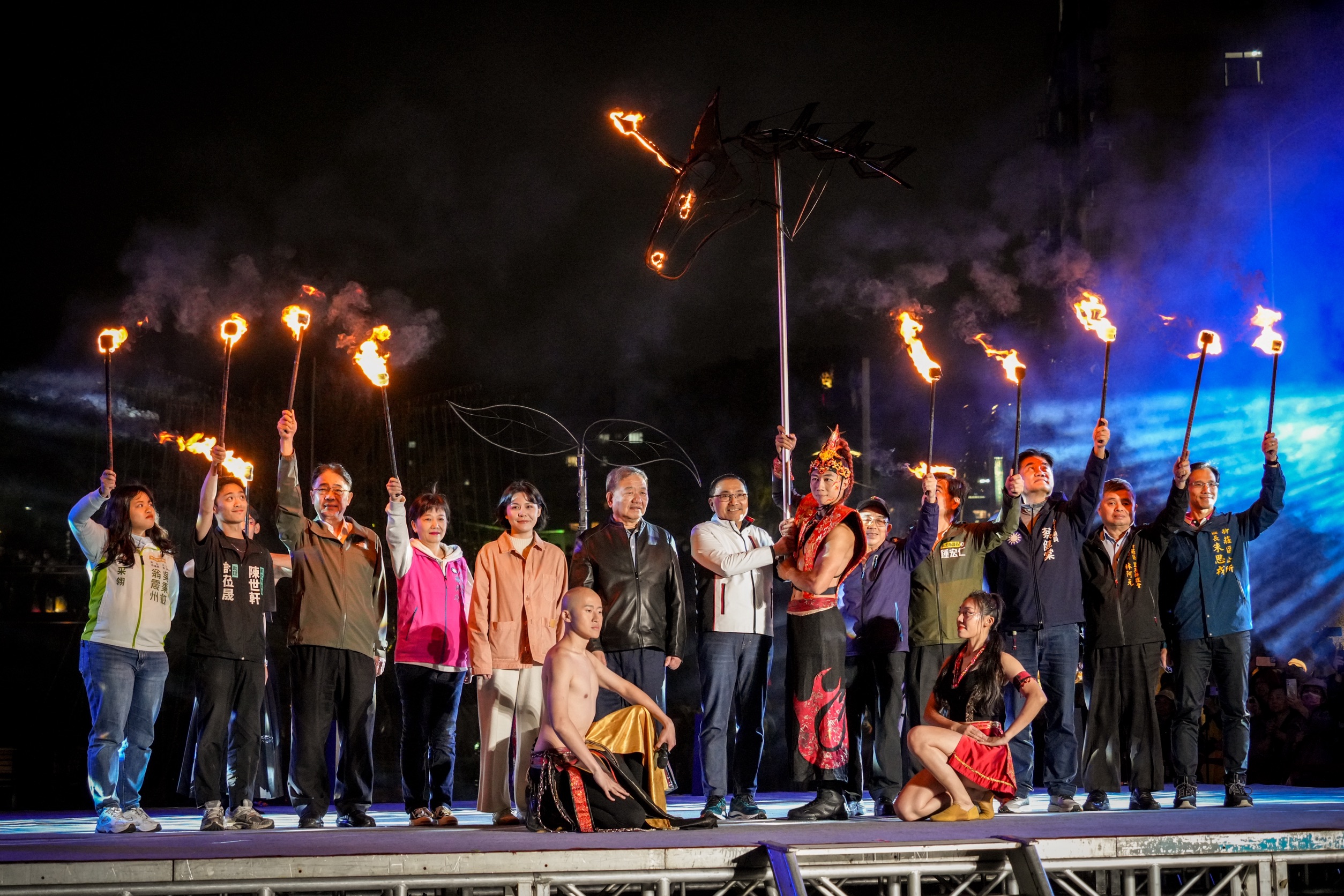 市長侯友宜今(6)日出席中港大排光雕展開幕點燈儀式