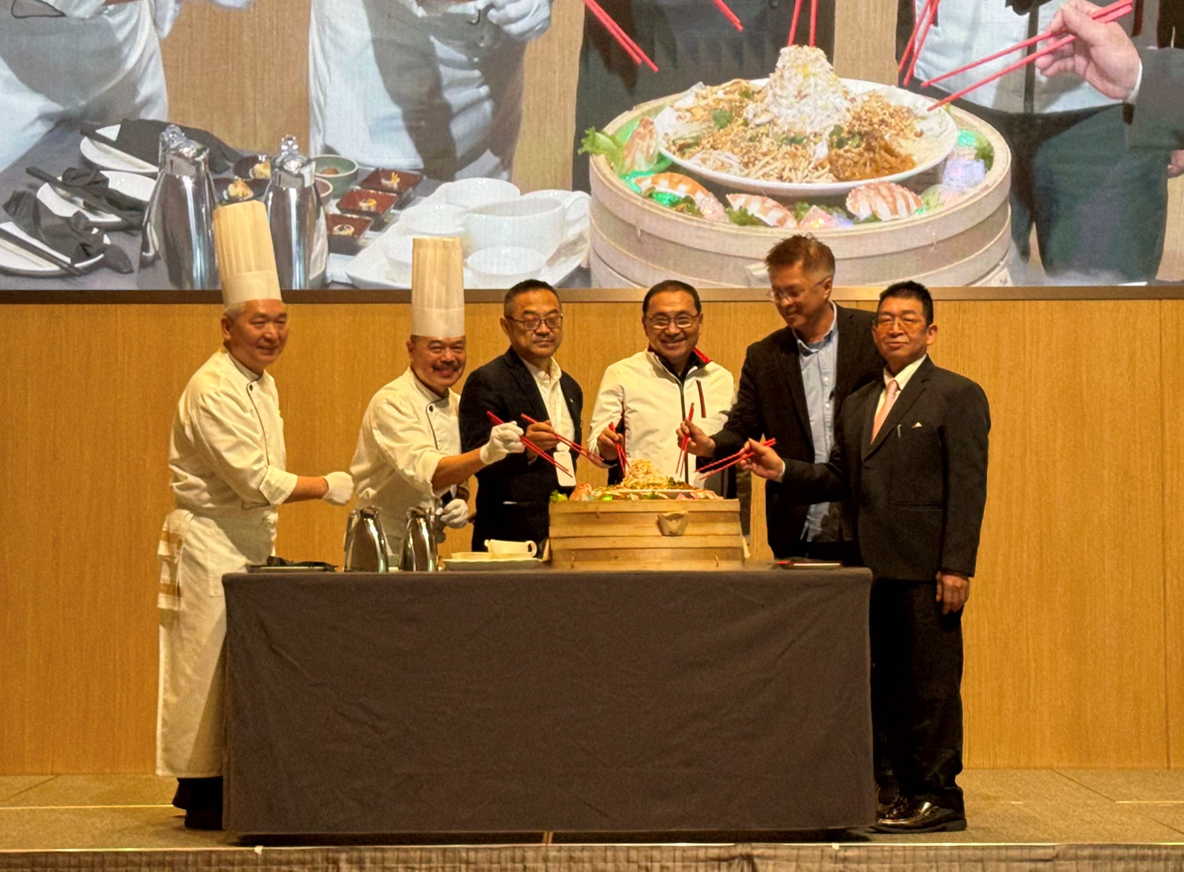 市長侯友宜今(8)日出席「永續餐桌・在地共好」北海物產發表會，見證「金山漫遊」與新北北海洲際酒店等15家旅宿業者推動長期食材供應合作