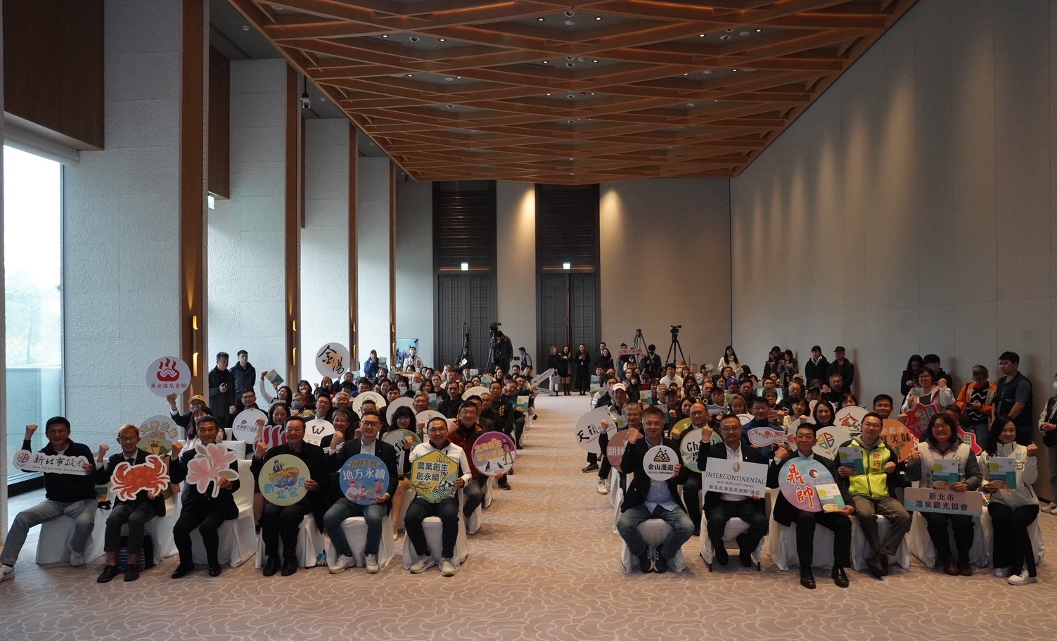 市長侯友宜今(8)日出席「永續餐桌・在地共好」北海物產發表會，見證在地跨域合作的新里程碑，展現新北農業創生與永續餐桌的實踐成果