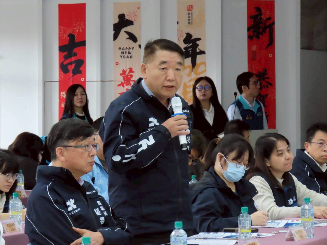 ​市府團隊與里長於會中針對各項市政議題逐一交流討論。 ​