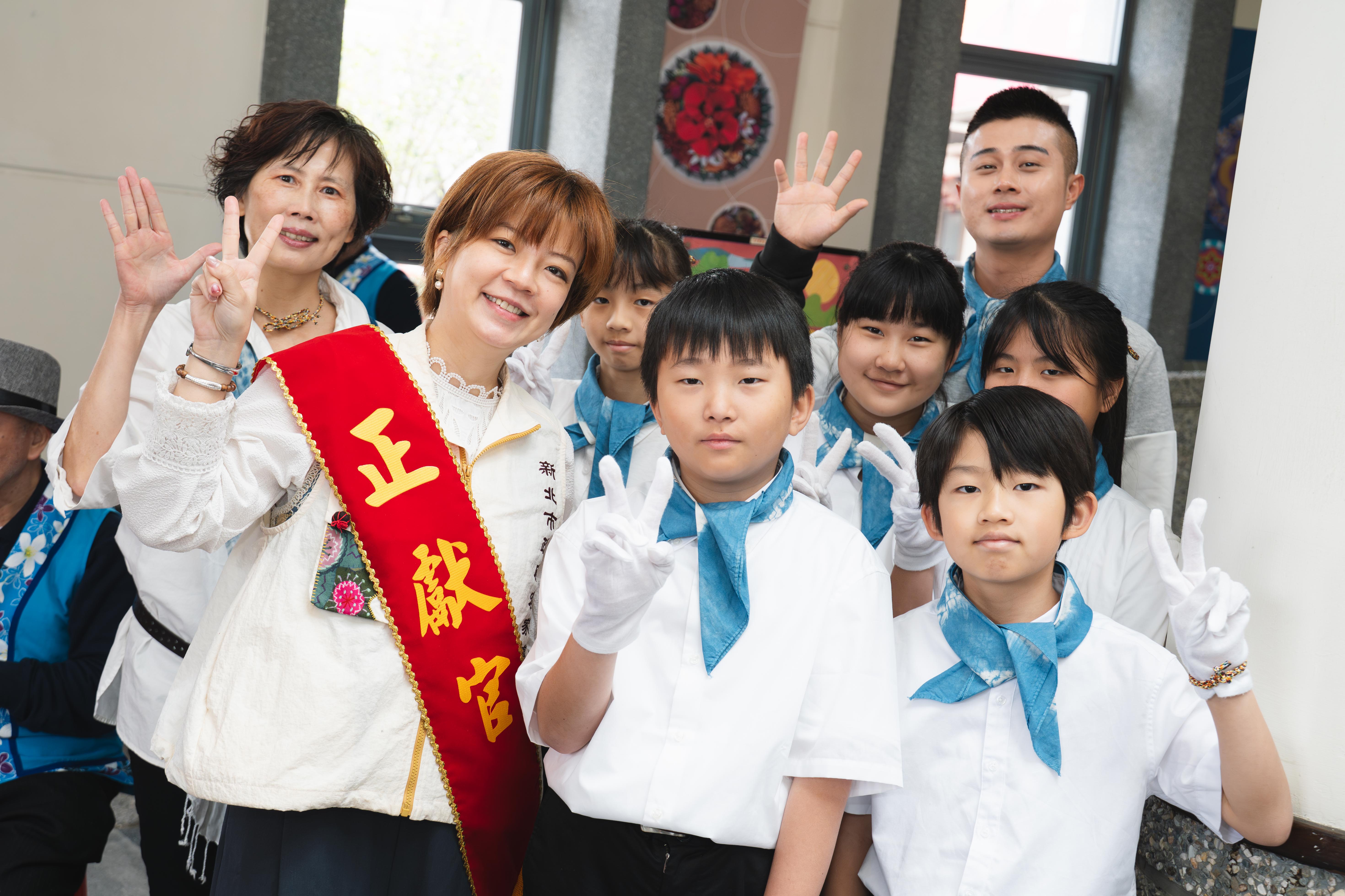 天穿日祭天儀式由三峽客庄五寮國小學生參與，傳承傳統客家文化儀式