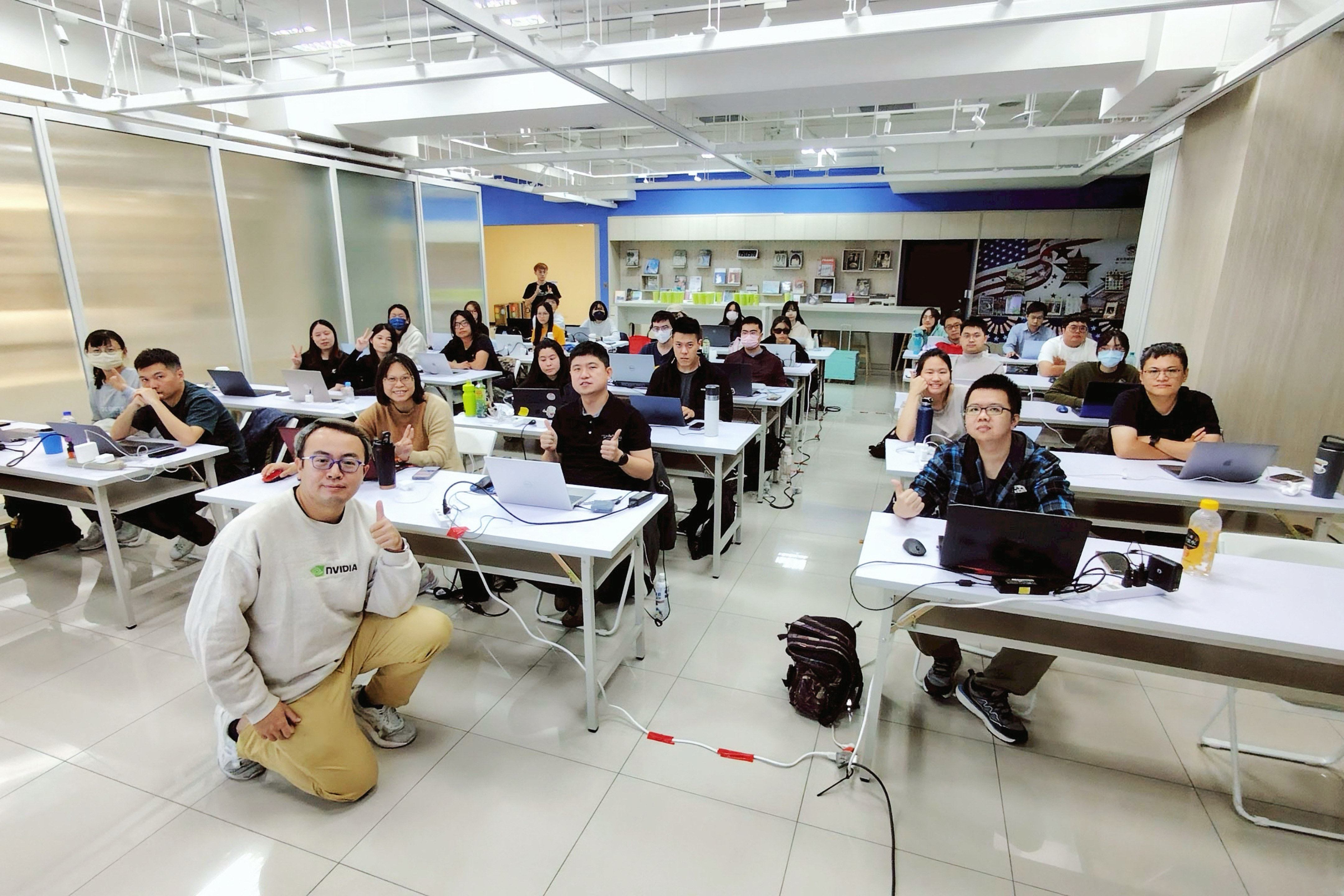 新北青年局2025年開辦推出「NVIDIA官方認證AI課程」，已輔導上百位青年取得 NVIDIA DLI 官方電子證書。（圖為資料照片）
