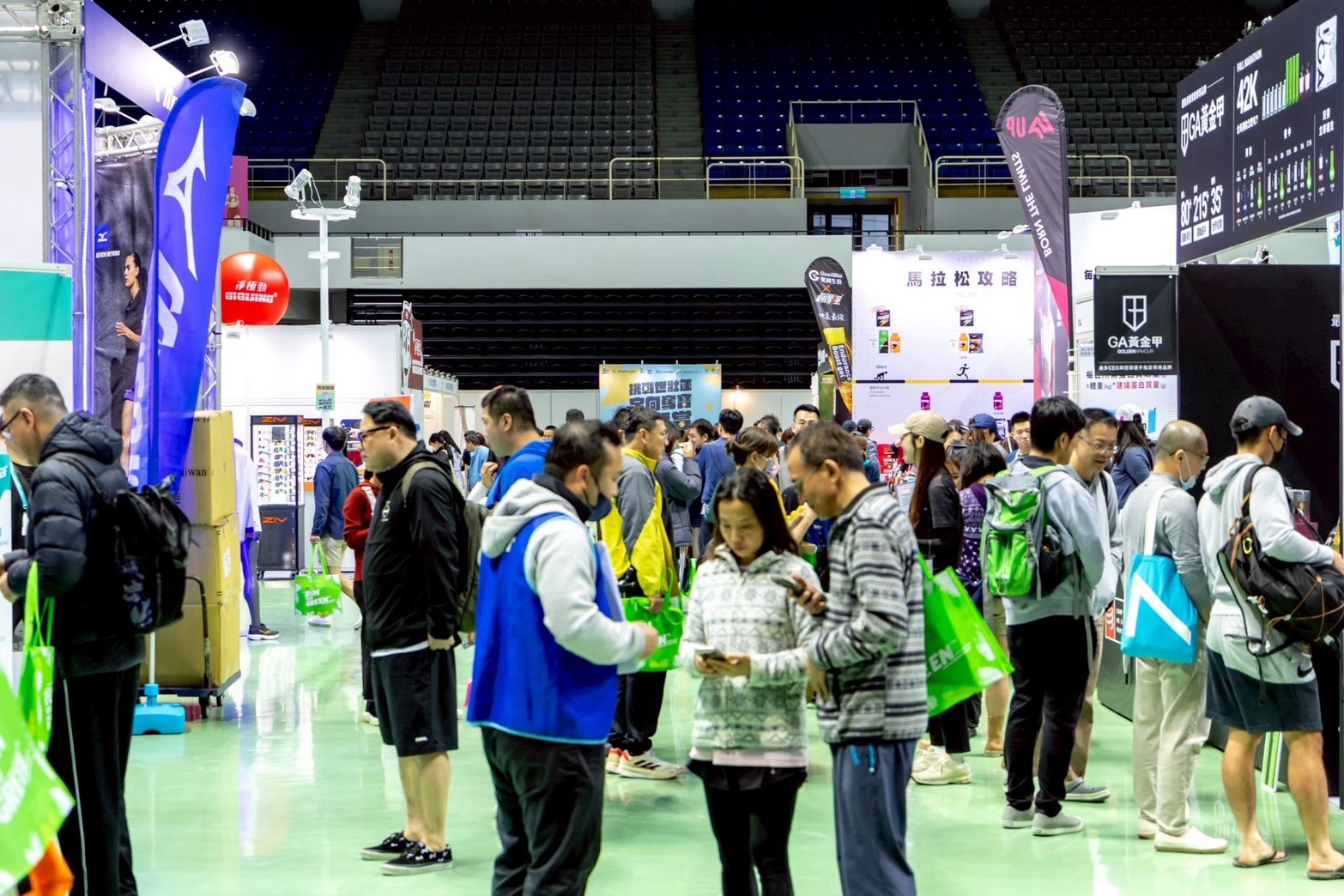 2026新北路跑運動博覽會設置各類品牌攤位提供跑者選購裝備與補給（資料照）