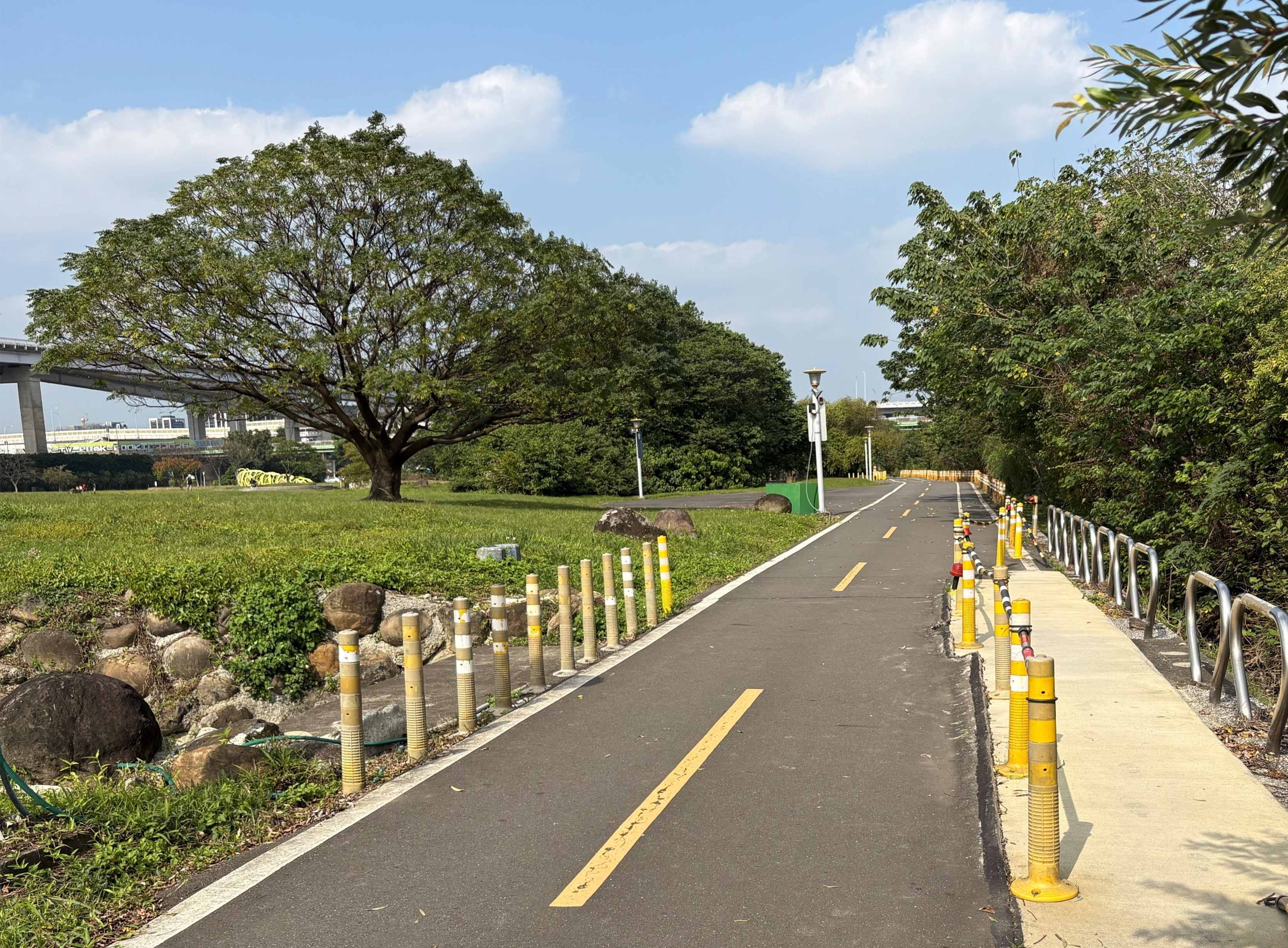 路面破損位移高灘處已在第一時間封閉