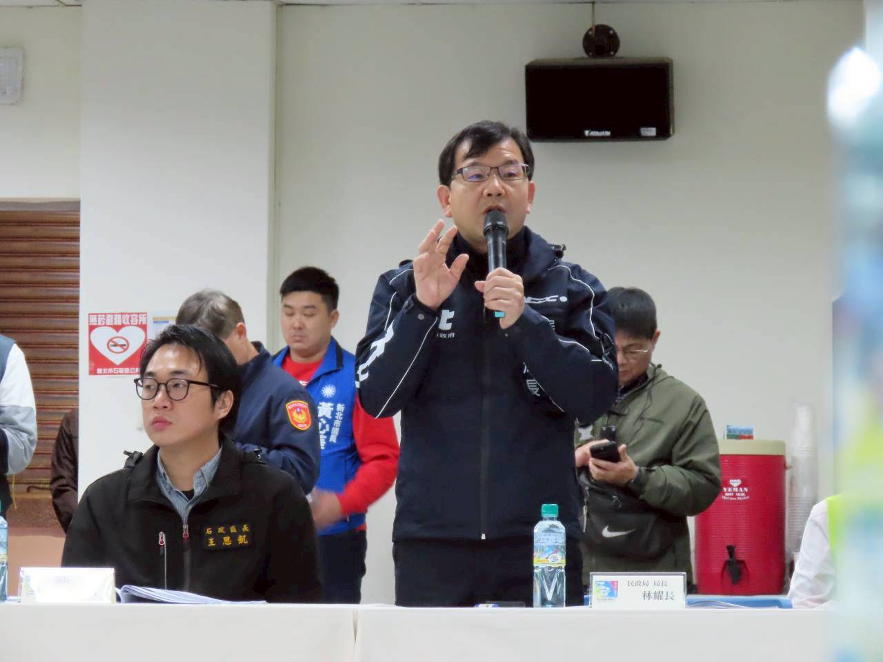 由各局處首長當面回應，詳實向里長說明地方提案的最新執行進度與具體規畫。