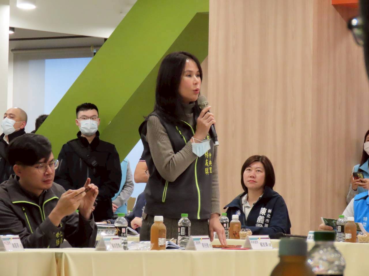 市府團隊與各里長針對地方提案進行實質交流與討論，回應基層關切事項。