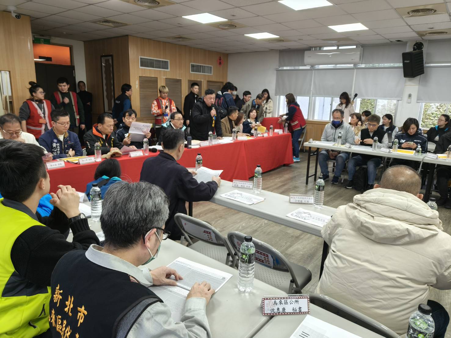 新北市長侯友宜今日（12）日下午率領市府團隊前往烏來區召開行動治理座談會，親自傾聽原鄉基層意見。