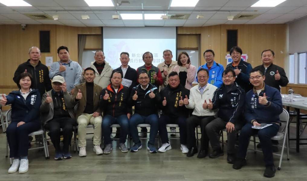 座談會圓滿結束，侯友宜市長與議員、烏來里長及區代表合影，象徵市府團隊對原鄉發展之重視。