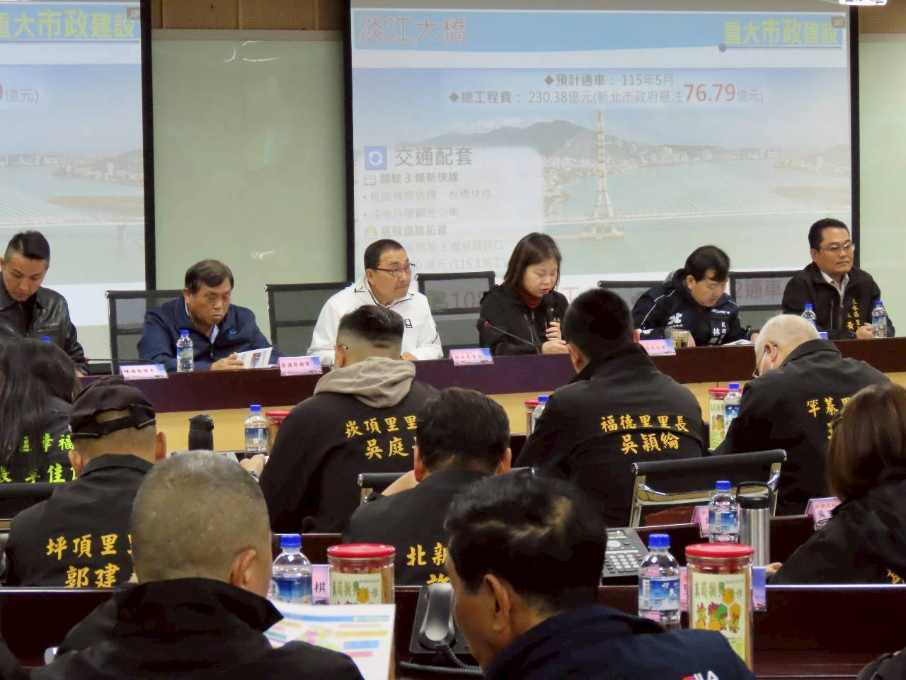 淡水區長報告淡江大橋進度，預計今年五月完工通車。