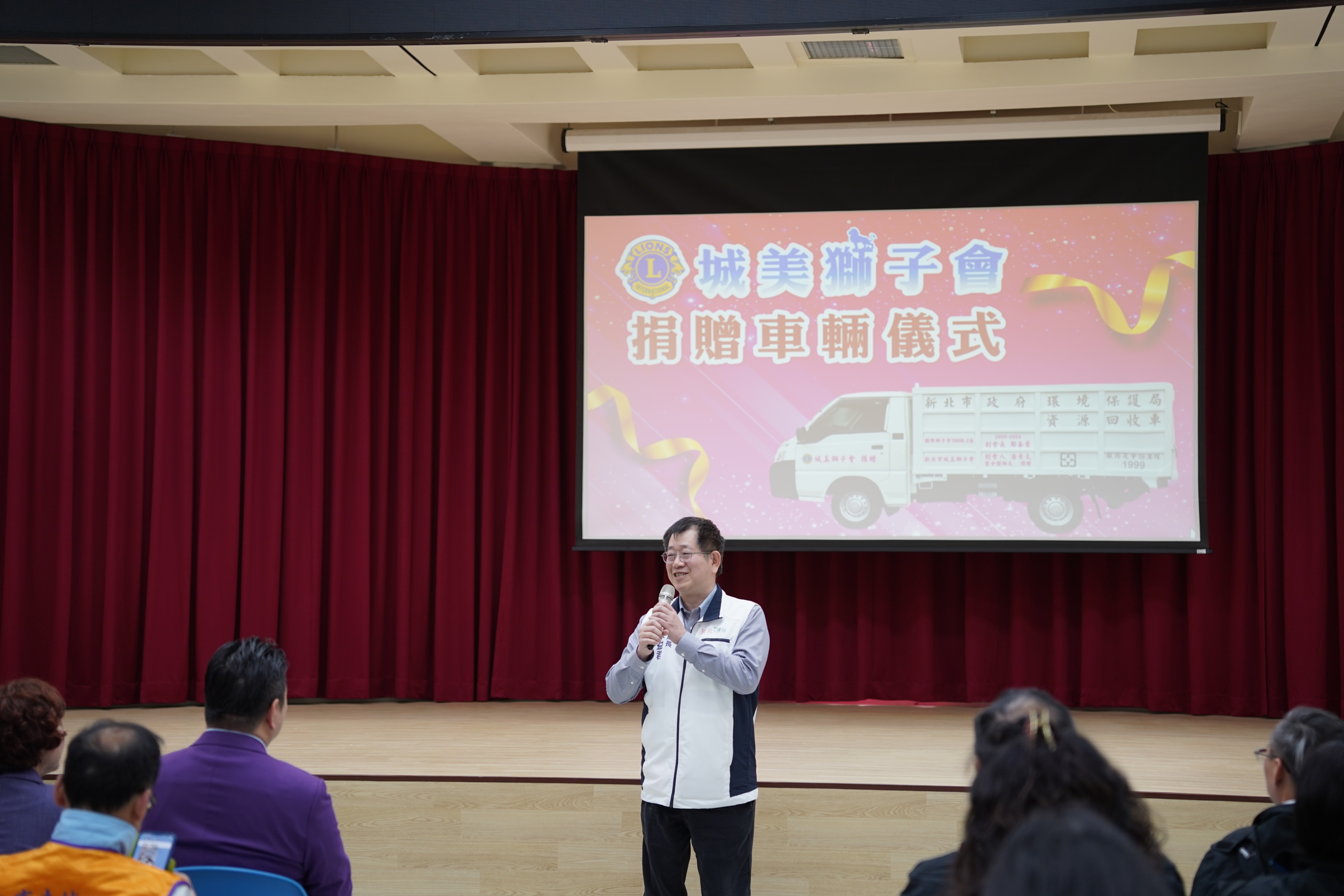 副局長朱益君指出，此次捐贈不僅強化土城區清潔隊作業量能，提升收運效率，更象徵公私協力共同守護環境品質的具體成果