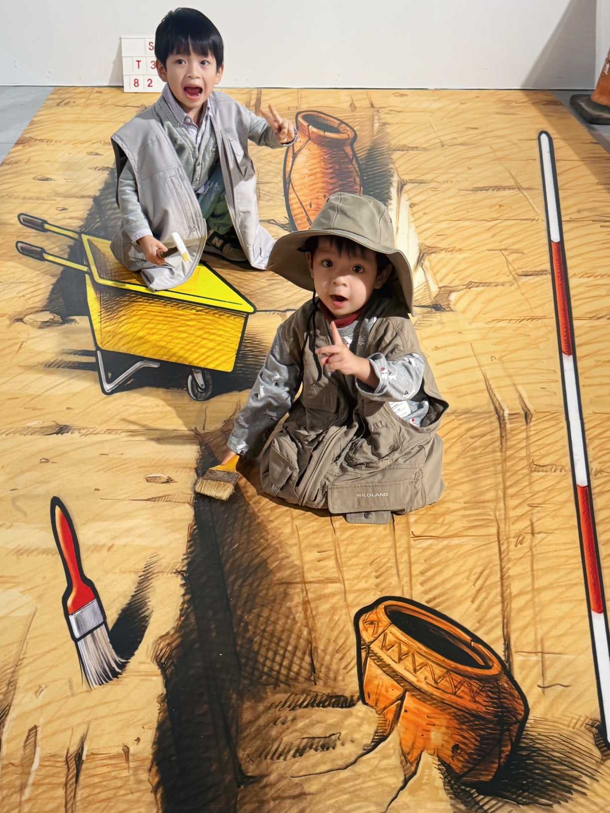 在超擬真「3D考古發掘探坑地貼」感受視覺震撼。