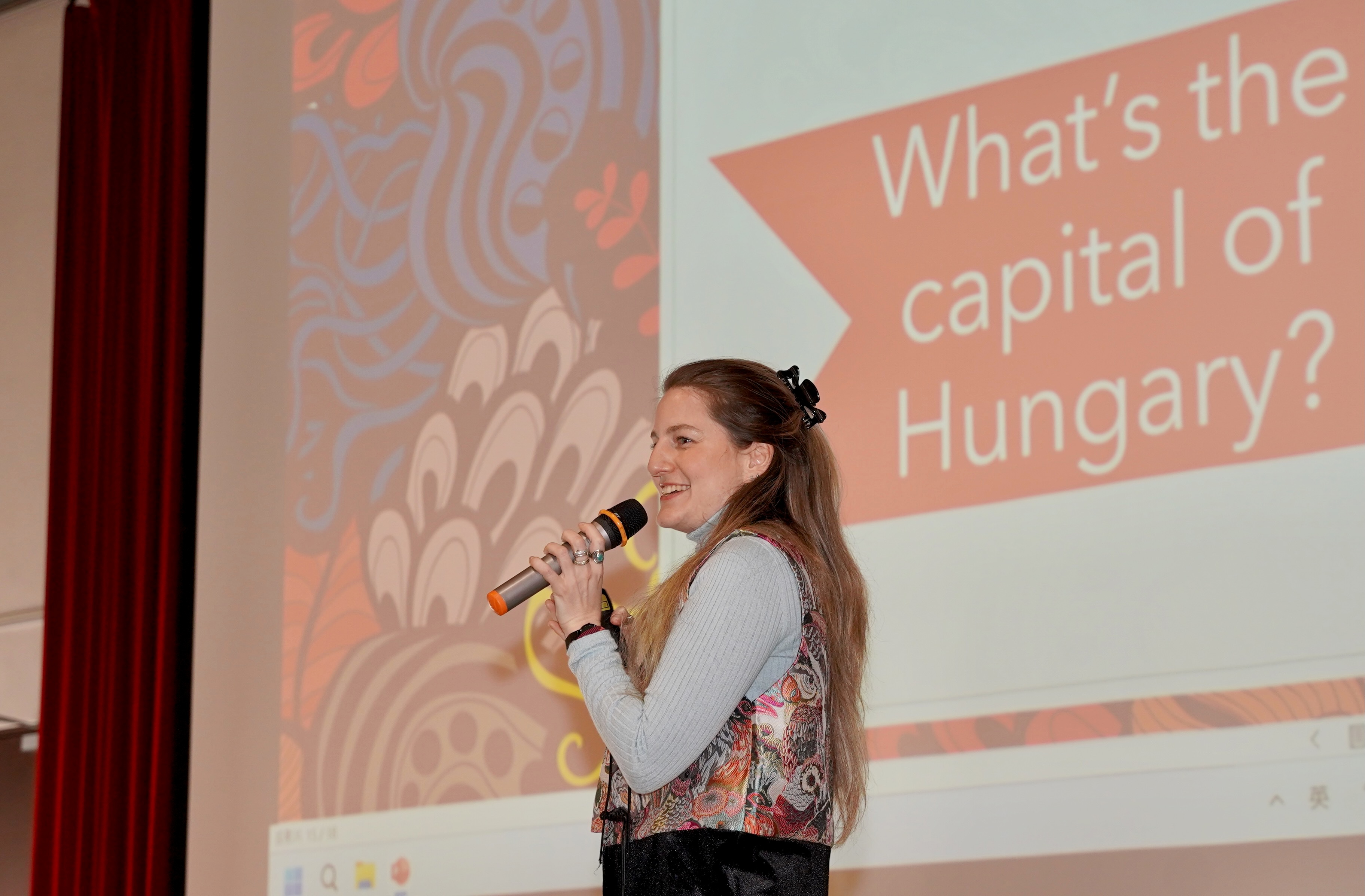 于靜代表本次以「發現匈牙利」為題進行演講