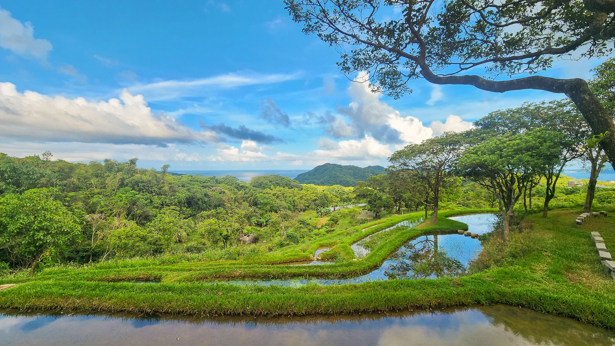 貢寮雞母嶺山海美景