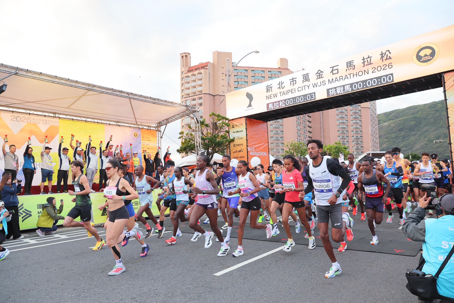 2026新北市萬金石馬拉松，馬拉松組鳴笛起跑_01