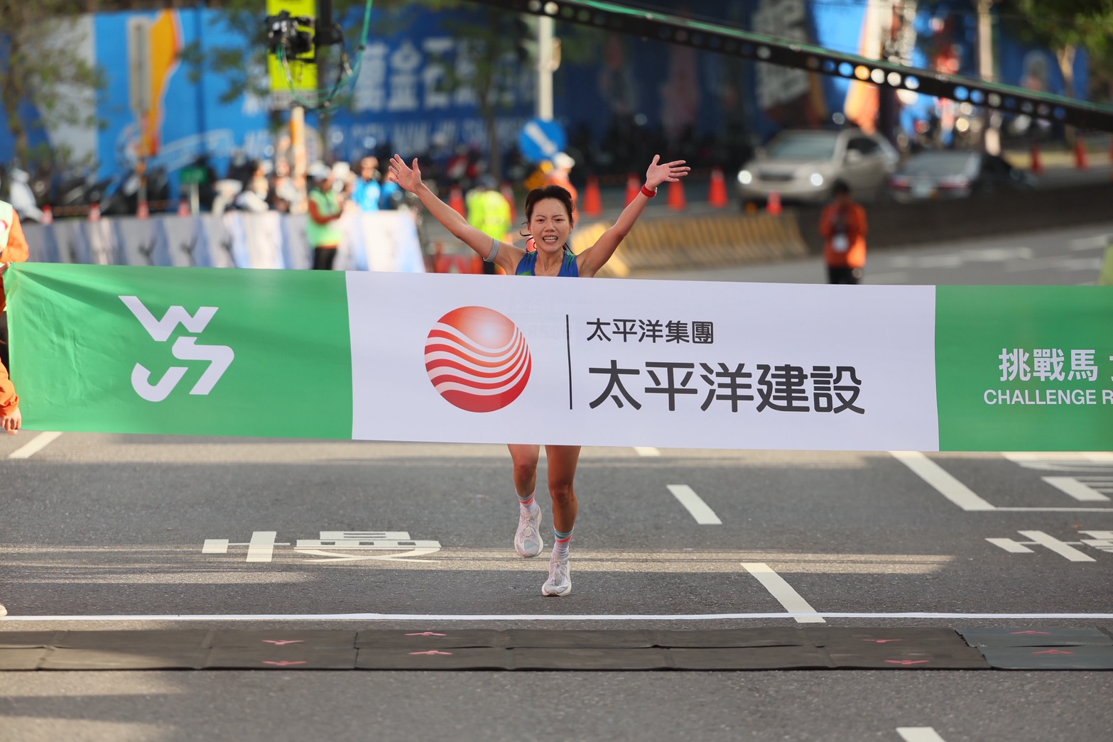 2026新北市萬金石馬拉松，挑戰馬女子組總排名第一陳美彤。成績：38分01秒