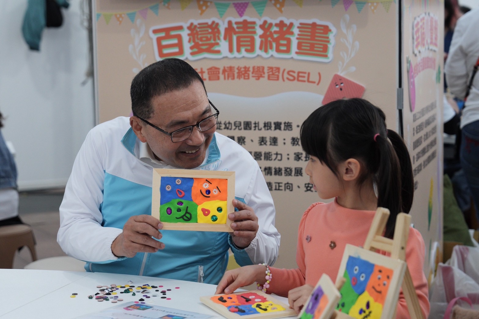 鼓勵創新教學導入AI科技輔助教學及SEL社會情緒教育，減輕行政負擔