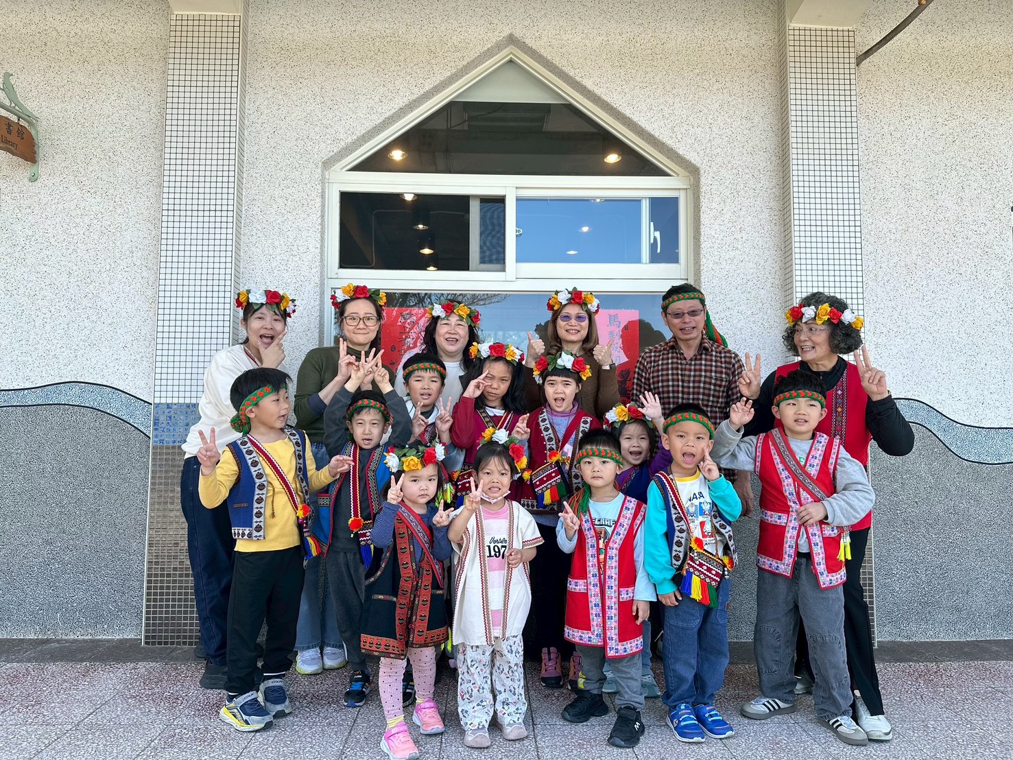 ▲行動書屋首站前往國小，圓滿成功。(圖/新北市政府原民局提供)