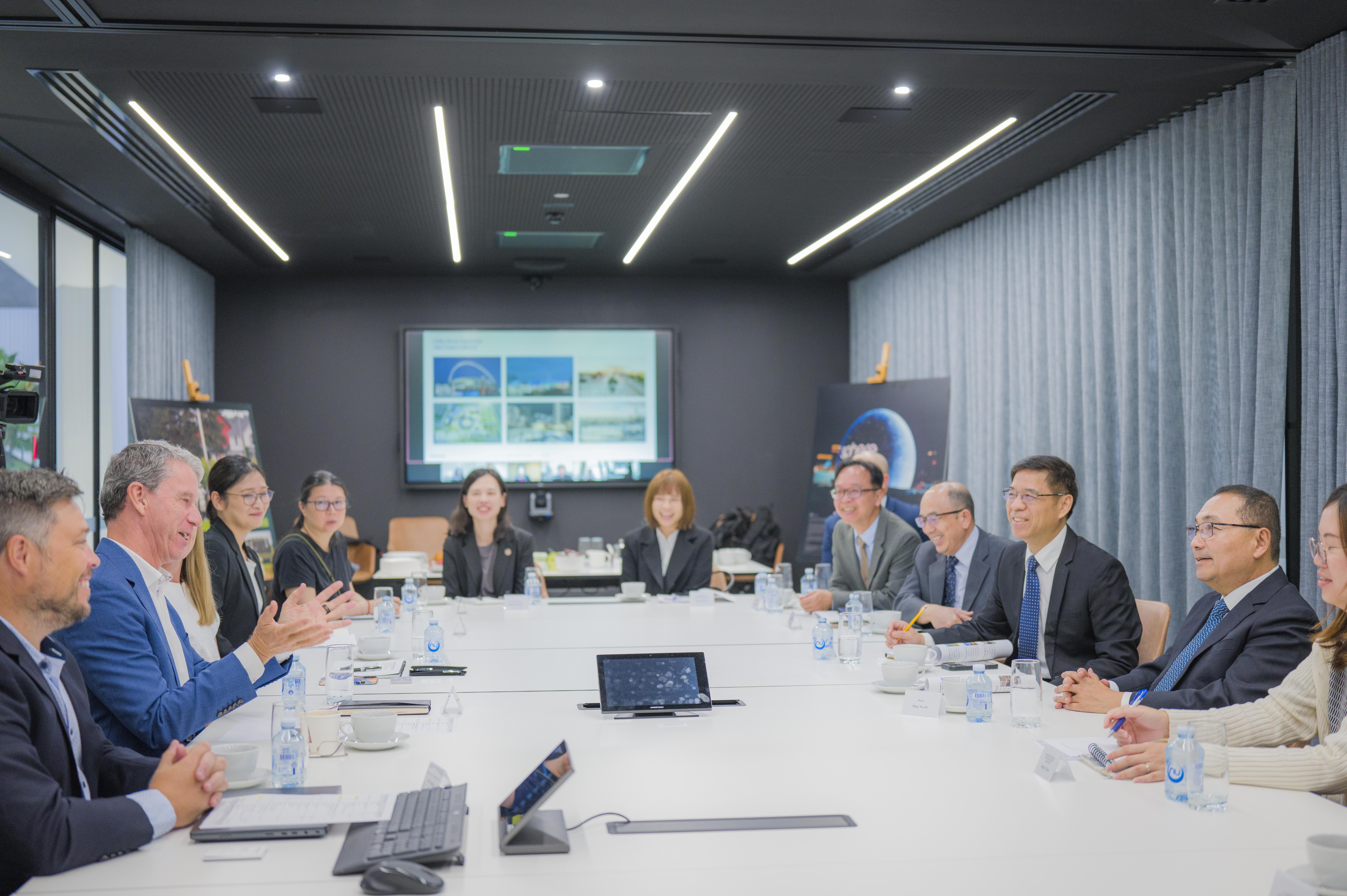 侯友宜也提到，新北大巨蛋服務對象包含新北市民與國人，更要吸引來自全球各地的旅客，成為留住人潮的國際級園區。