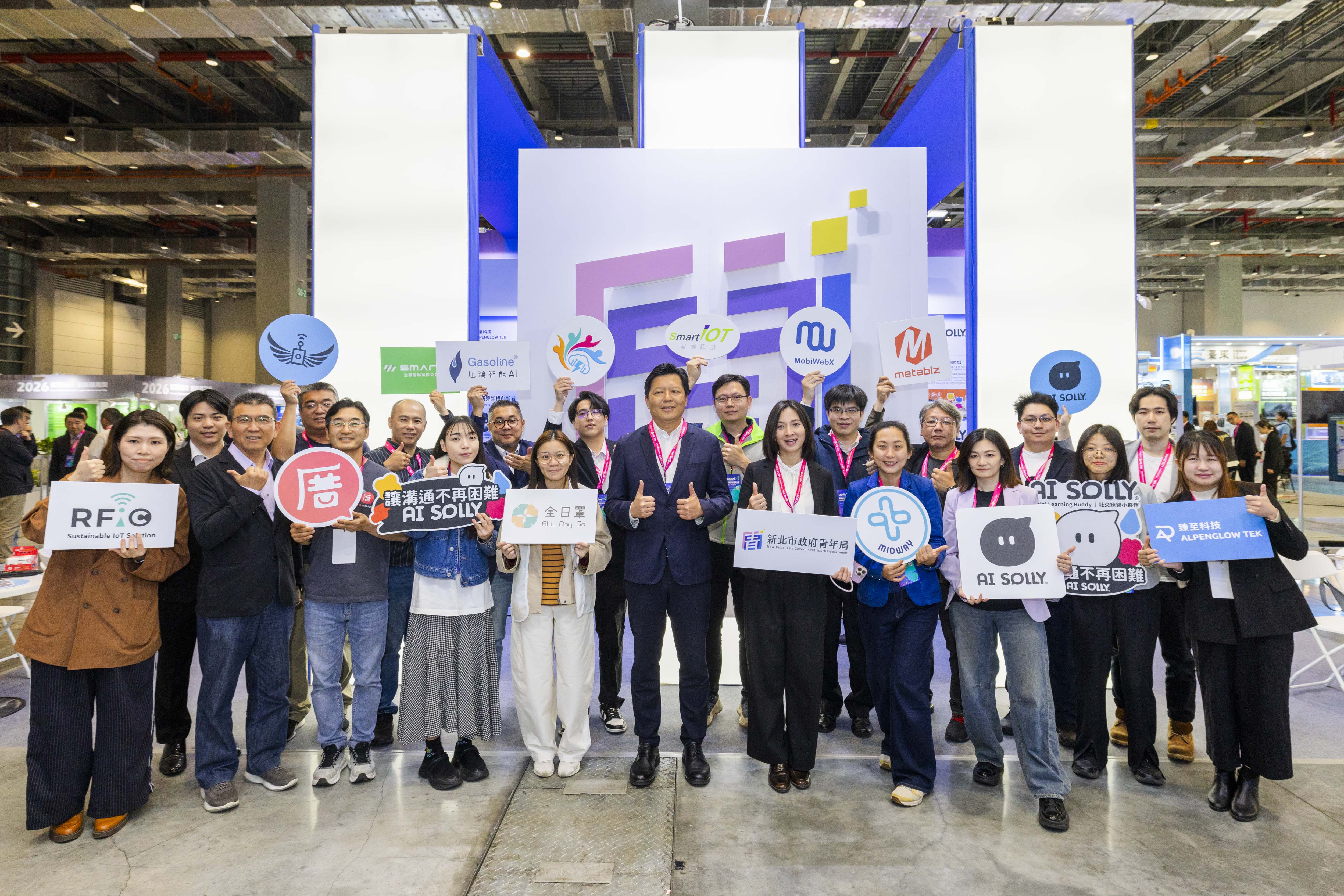 朱副市長到2026智慧城市展與新創團隊深度互動。