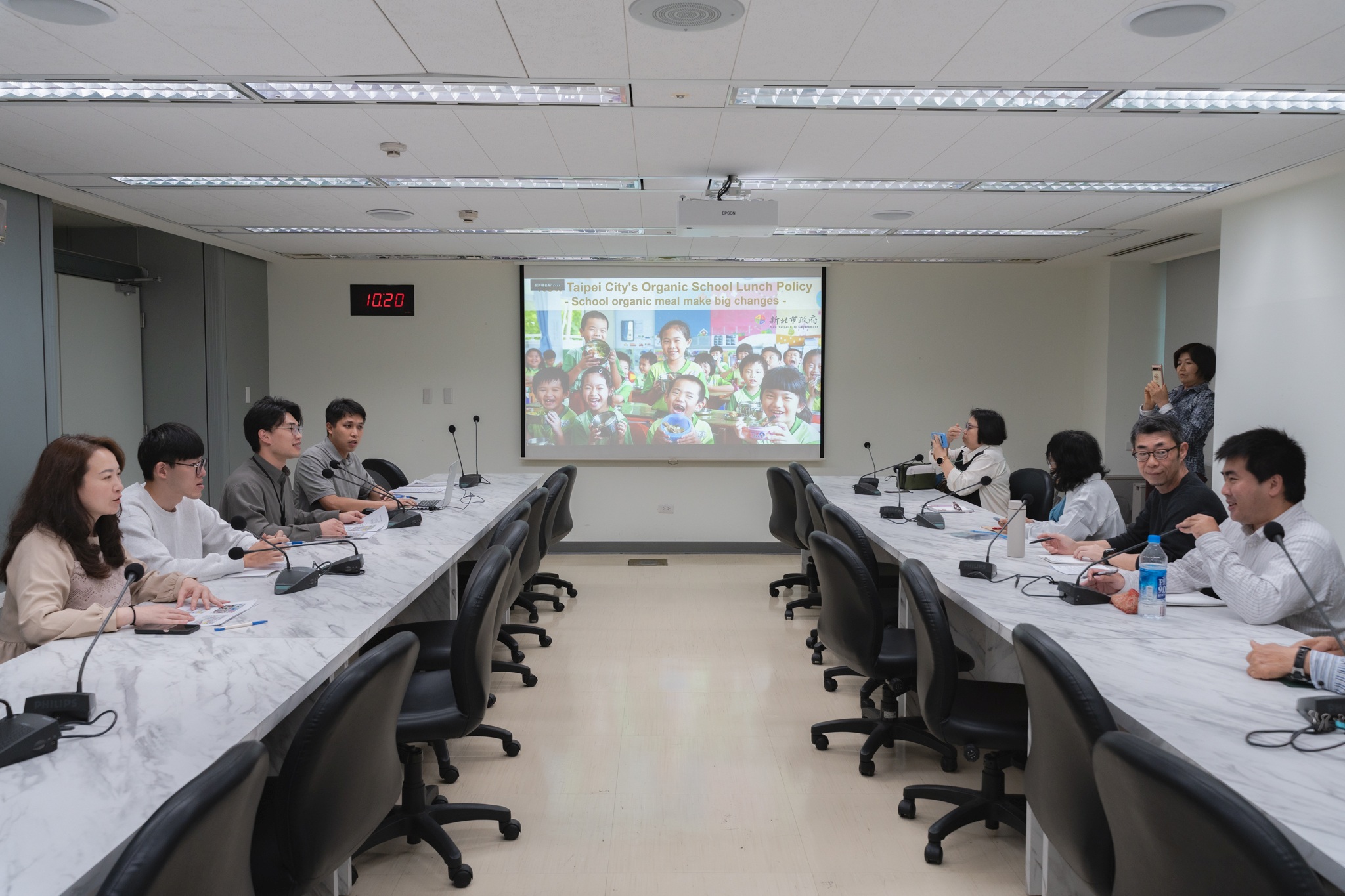 日本有機農業振興協會率隊拜會農業局，交流有機農產品供應學生營養午餐政策