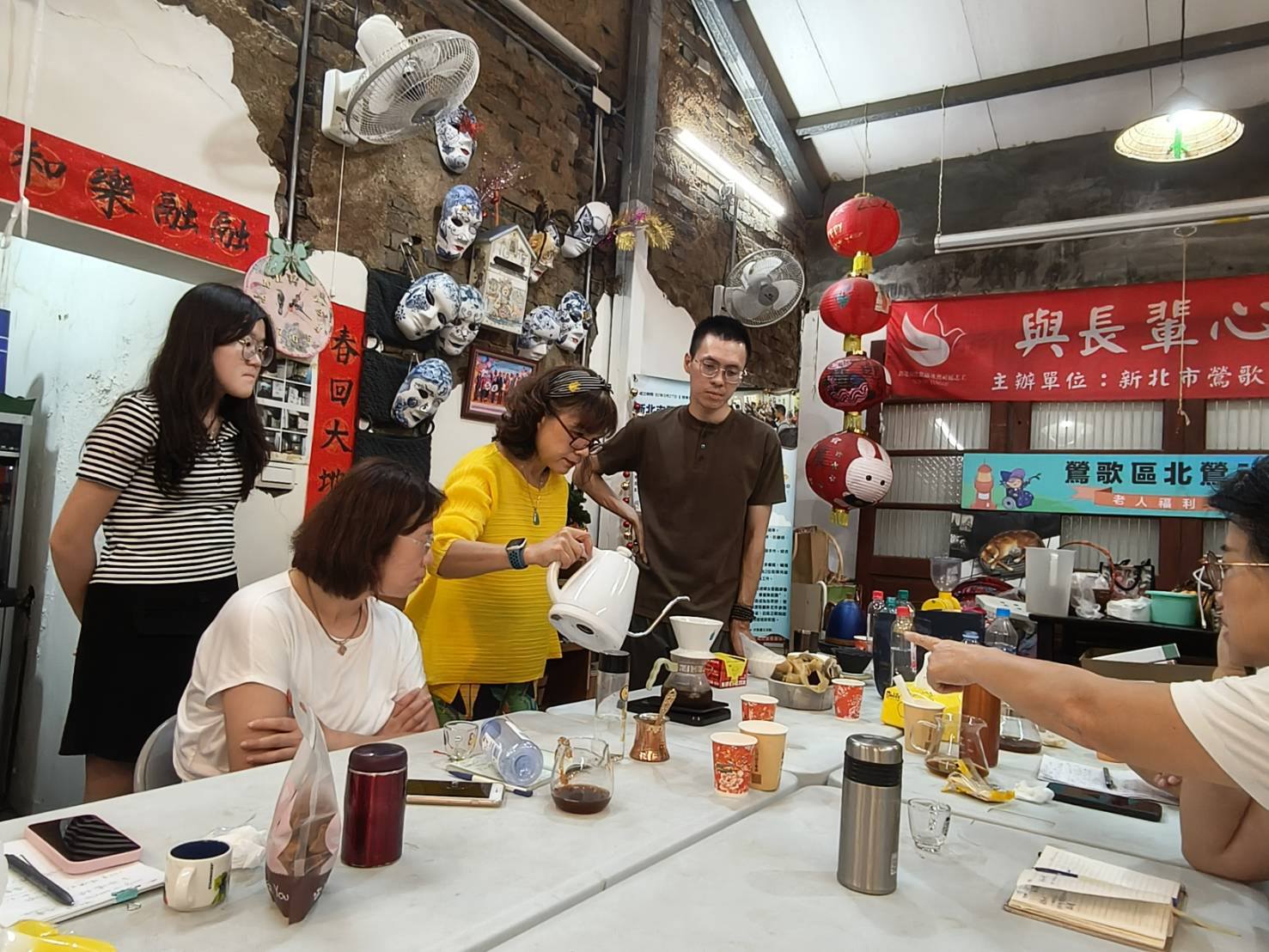 新北市推動區公所性平工作「陪根計畫」，圖為鶯歌區公所與北鶯社區發展協會合作推動中高齡女性咖啡師培力計畫