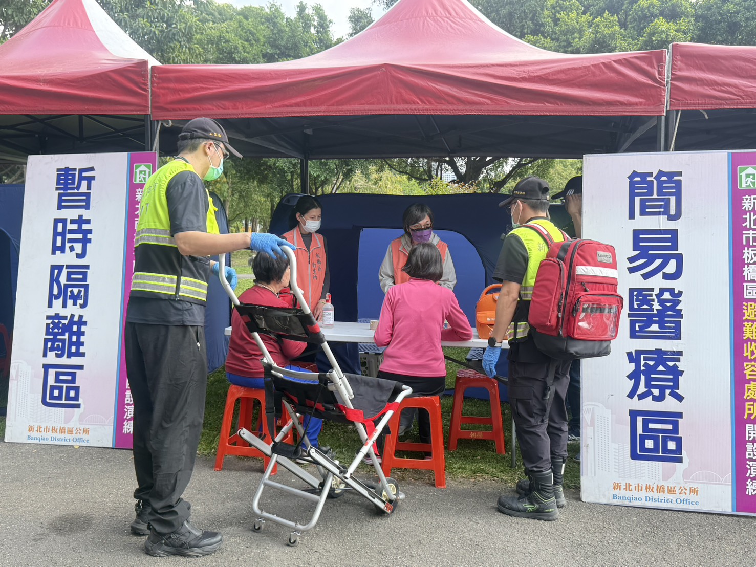 1.簡易醫療區，由消防局及衛生所協助受傷民眾簡易包紮及醫院後送