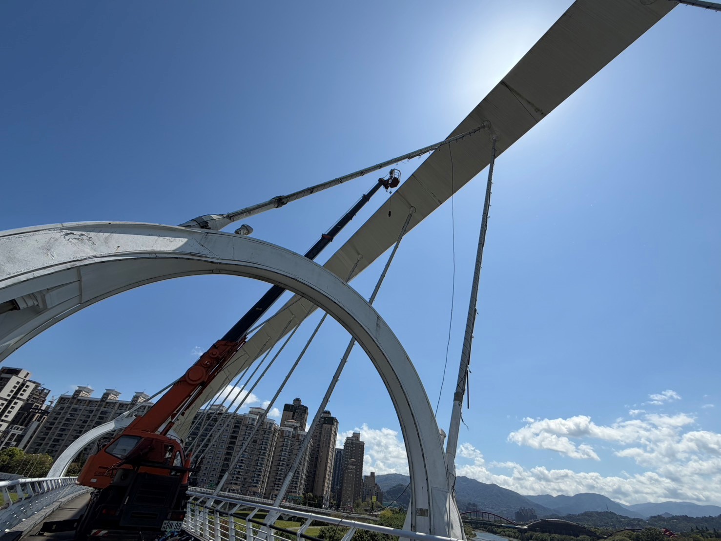 陽光橋清洗作業將封閉主橋段管制通行 請民眾勿強闖以維安全