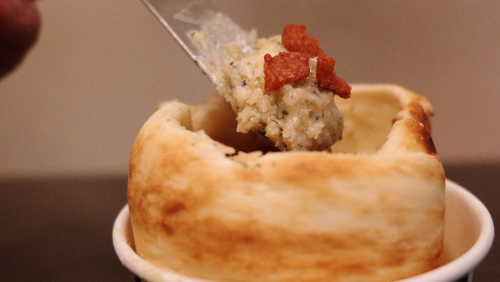  圖1 MR.CHIMNEY 煙囪先生-限定商品「碎培根香蒜煙囪捲」