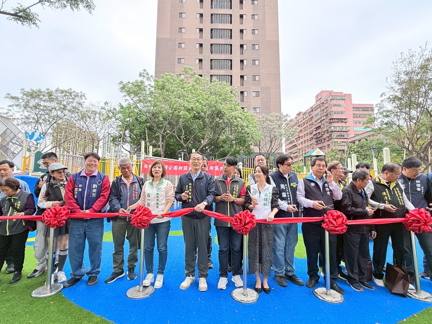 3.溪頭公園遊戲場剪綵啟用儀式