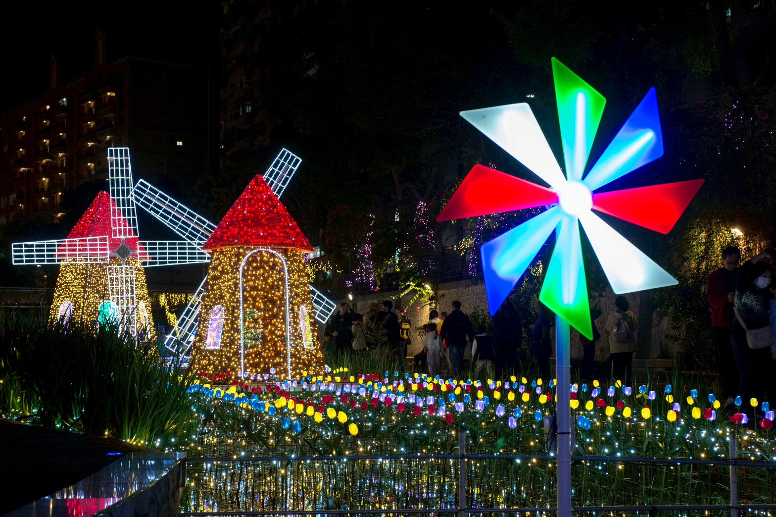 充滿濃厚異國風味的風車造景讓人彷彿一秒飛到荷蘭