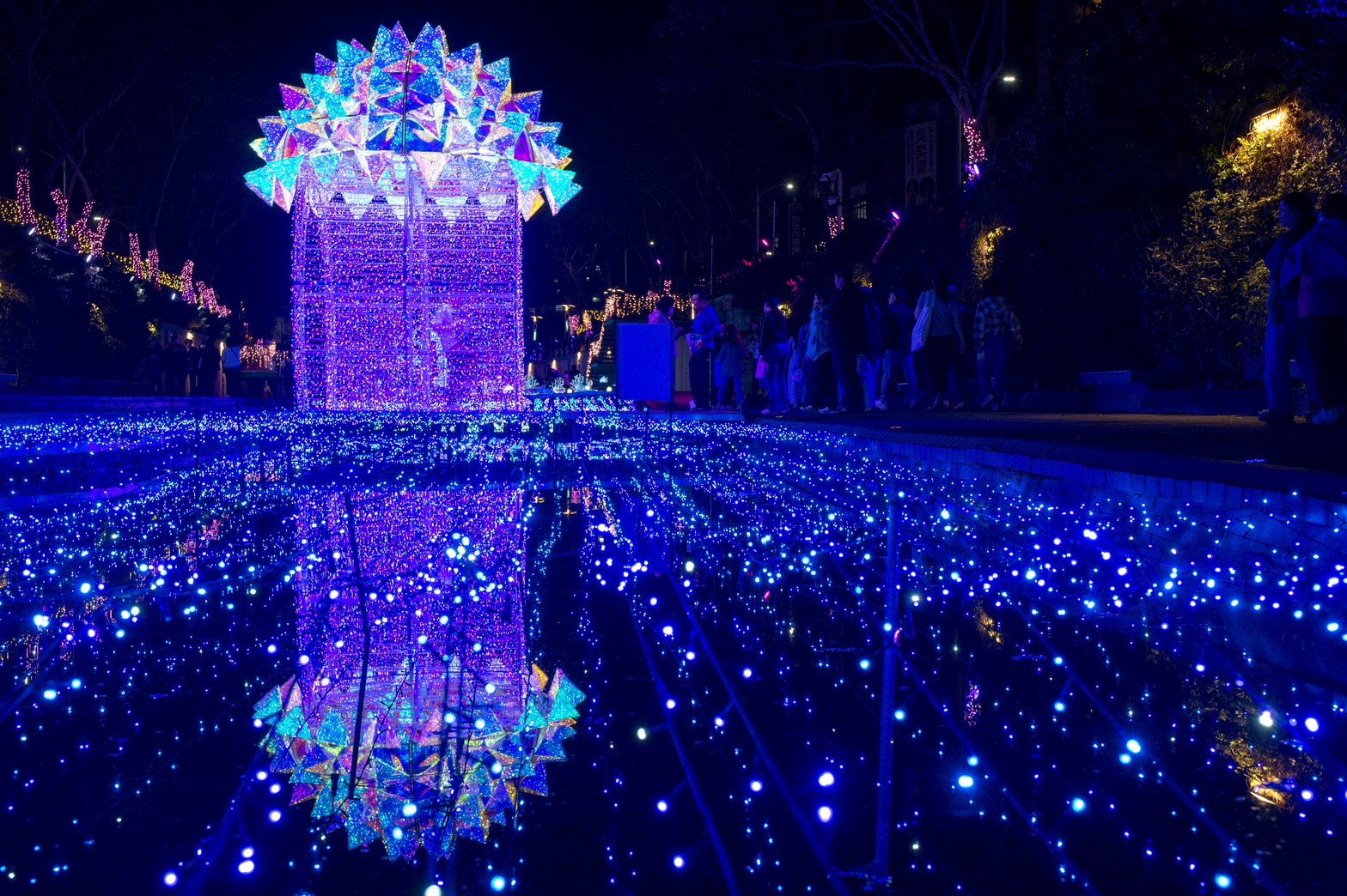 穿越星月之門漫步如星河般的燈光世界