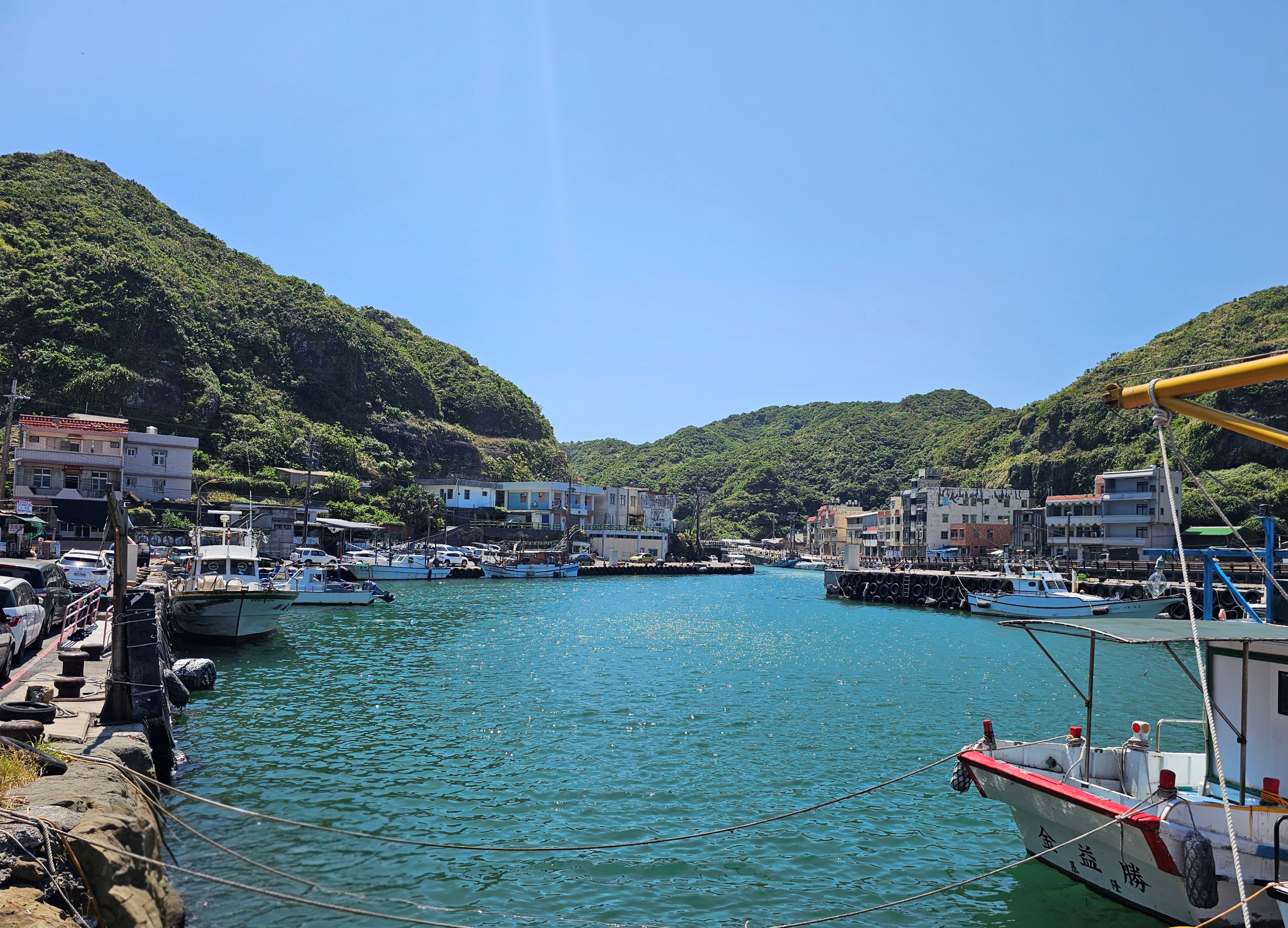 美麗的鼻頭漁港