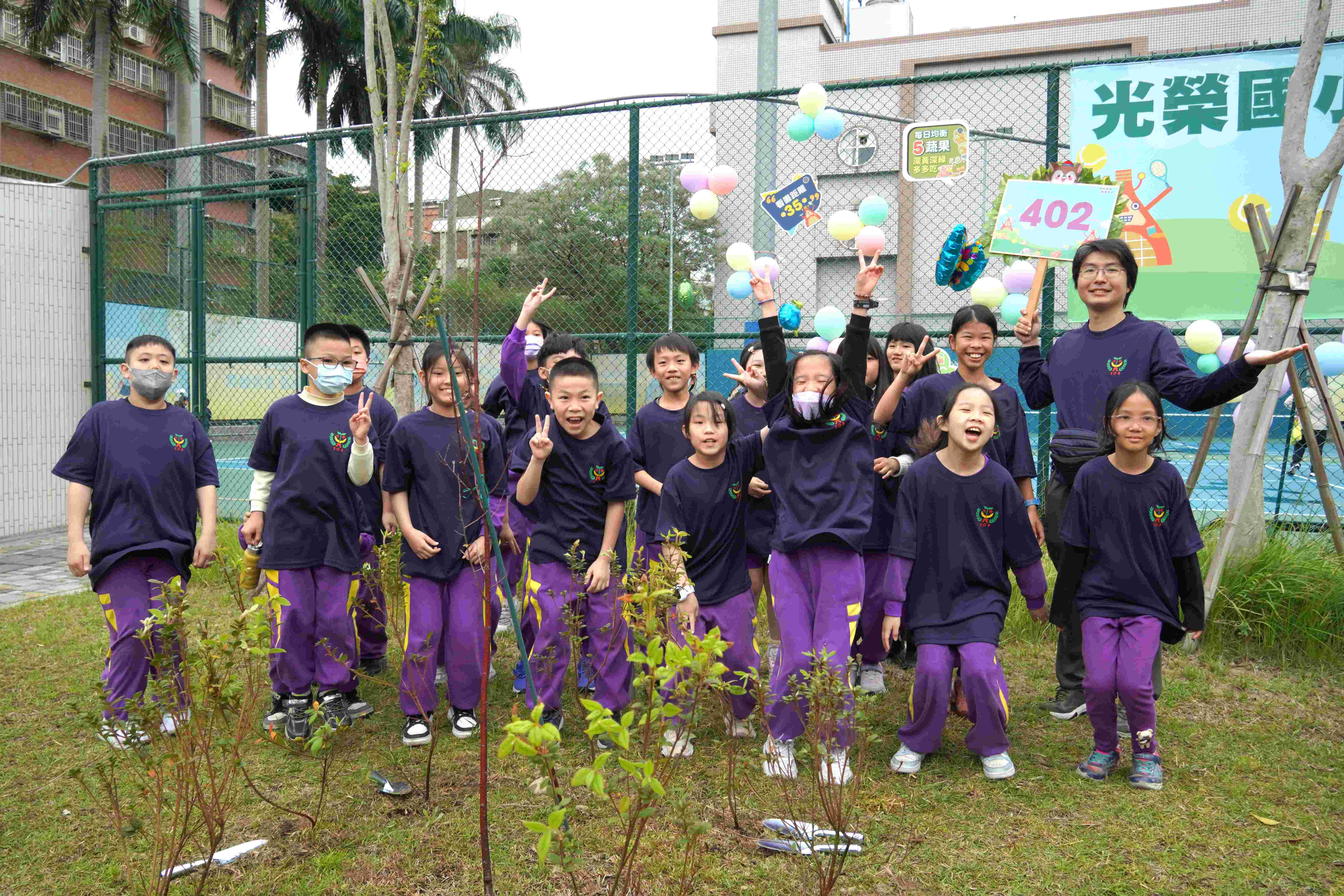 光榮國小藉由50周年校慶參與植樹，透過師生親手種植，讓永續與保育觀念從小扎根，形塑人與自然共存的學習場域