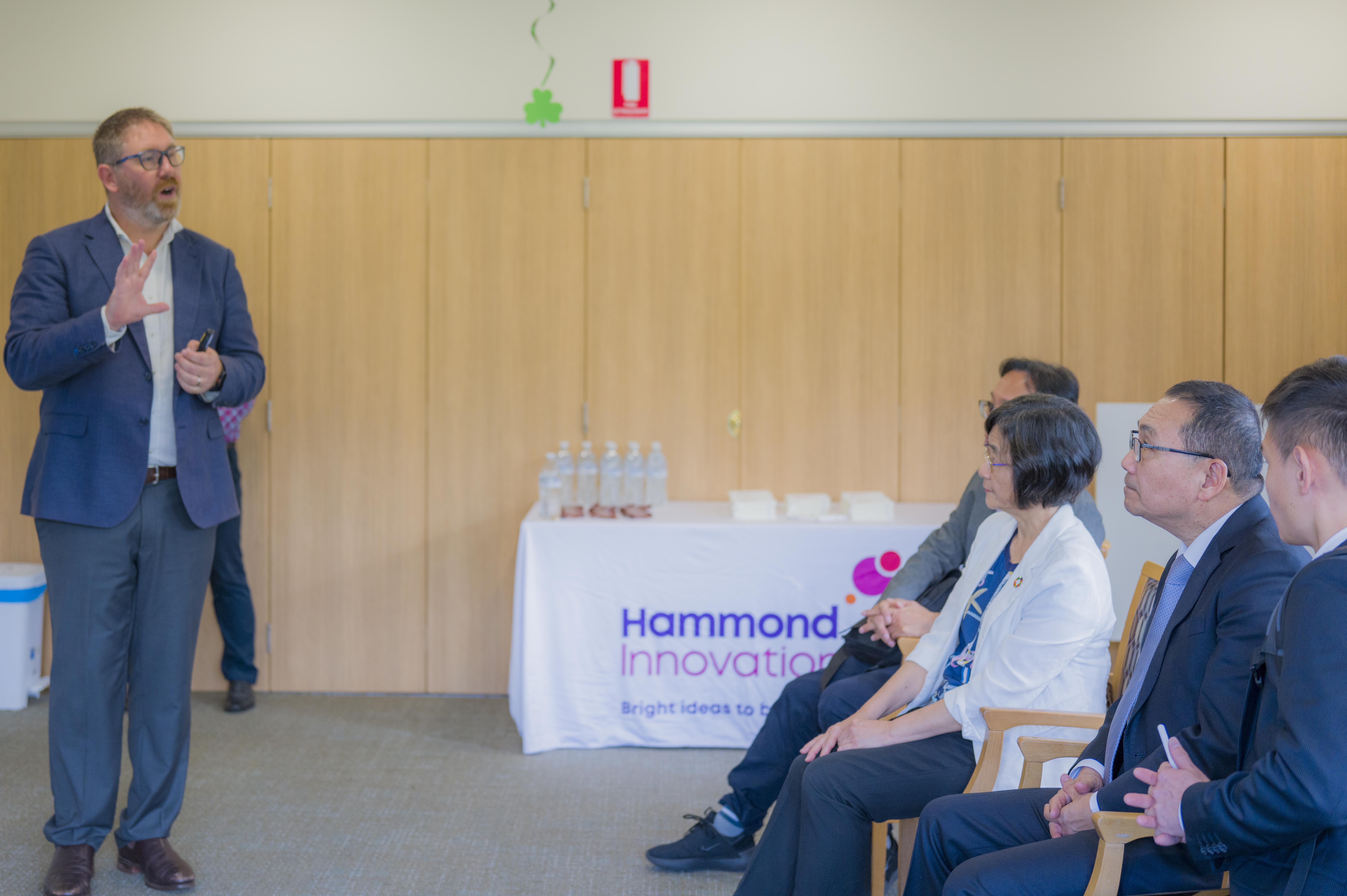 漢蒙公司透過「生活化照護」與「環境支持」的理念，讓失智者能在熟悉且具社會互動的環境中維持生活尊嚴，對新北市發展都市型失智照護模式具重要啟發。