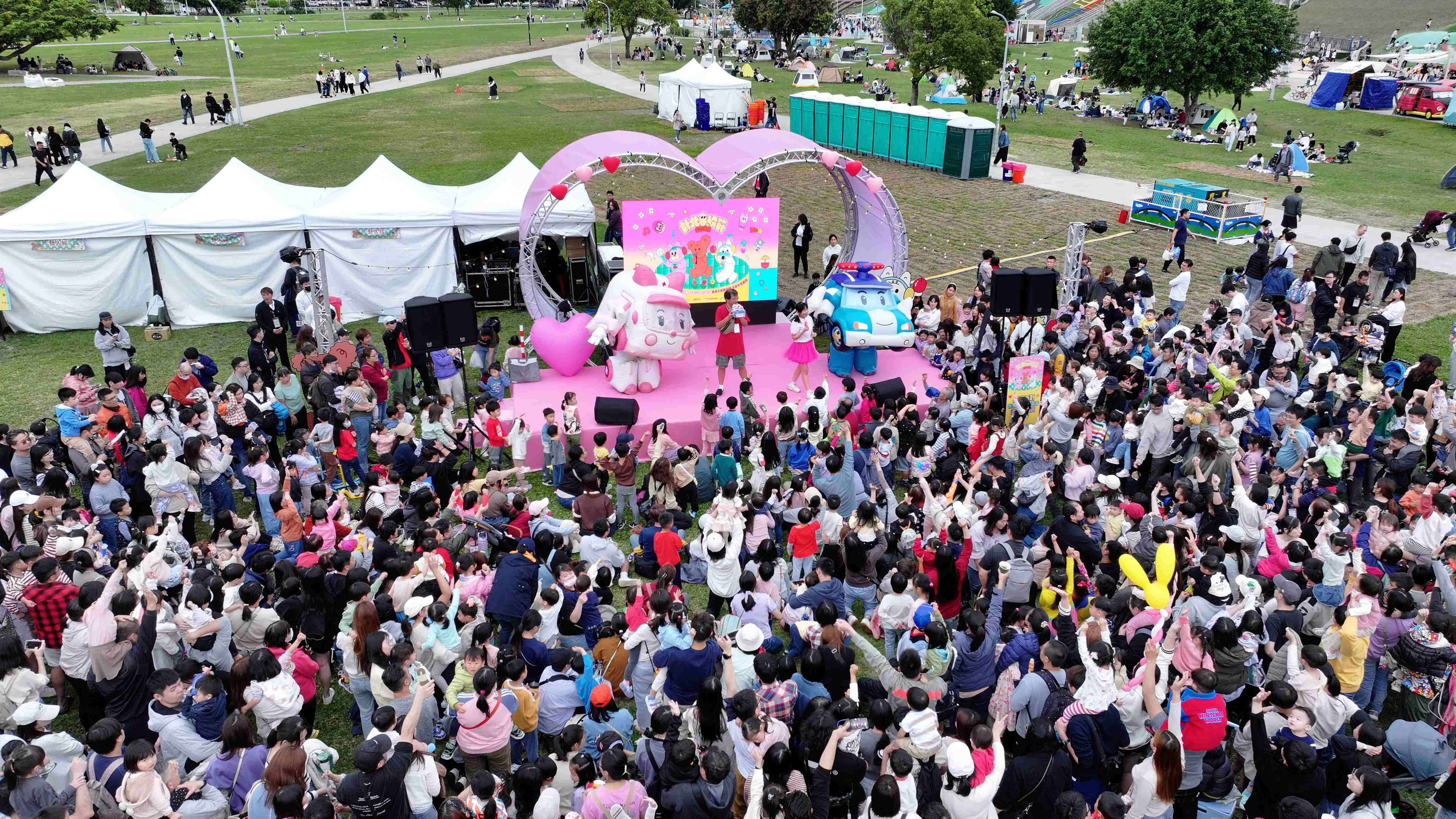  波力與安寶吸引眾多小朋友