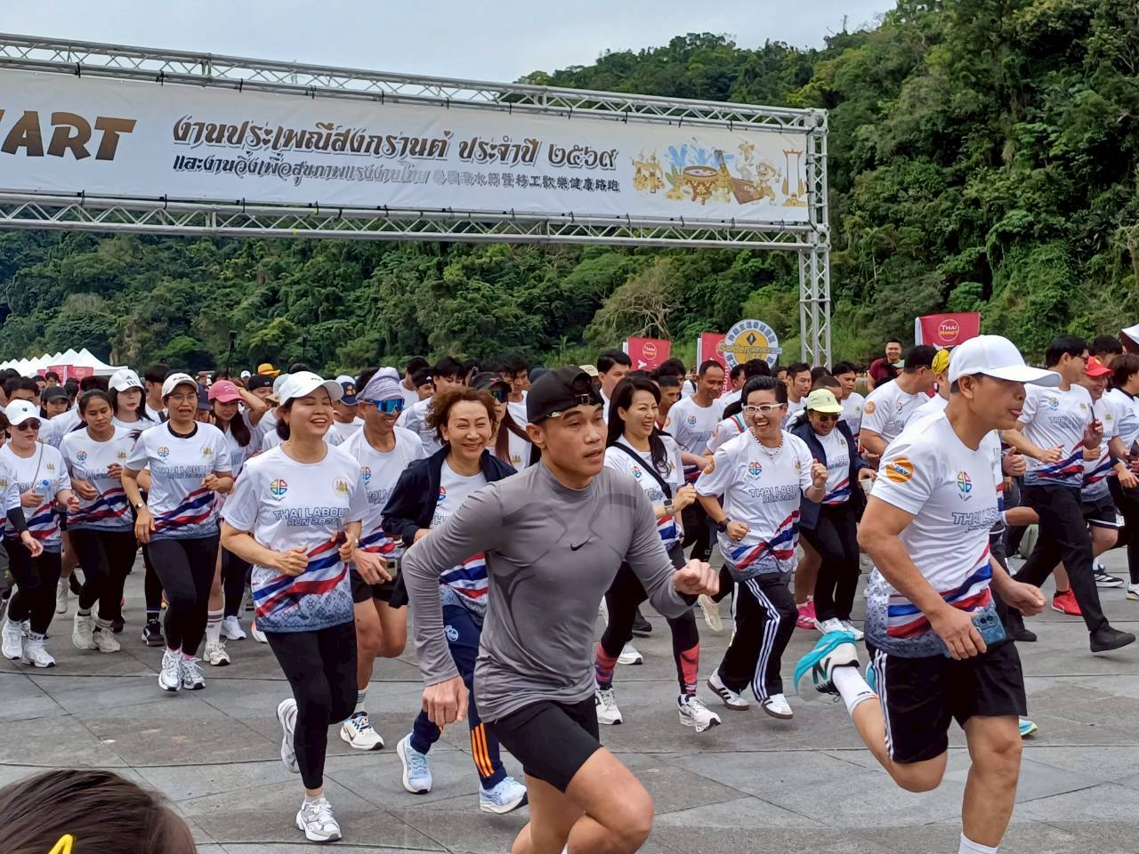 圖說2:活動一早在碧潭河畔由3公里健康路跑拉開序幕。